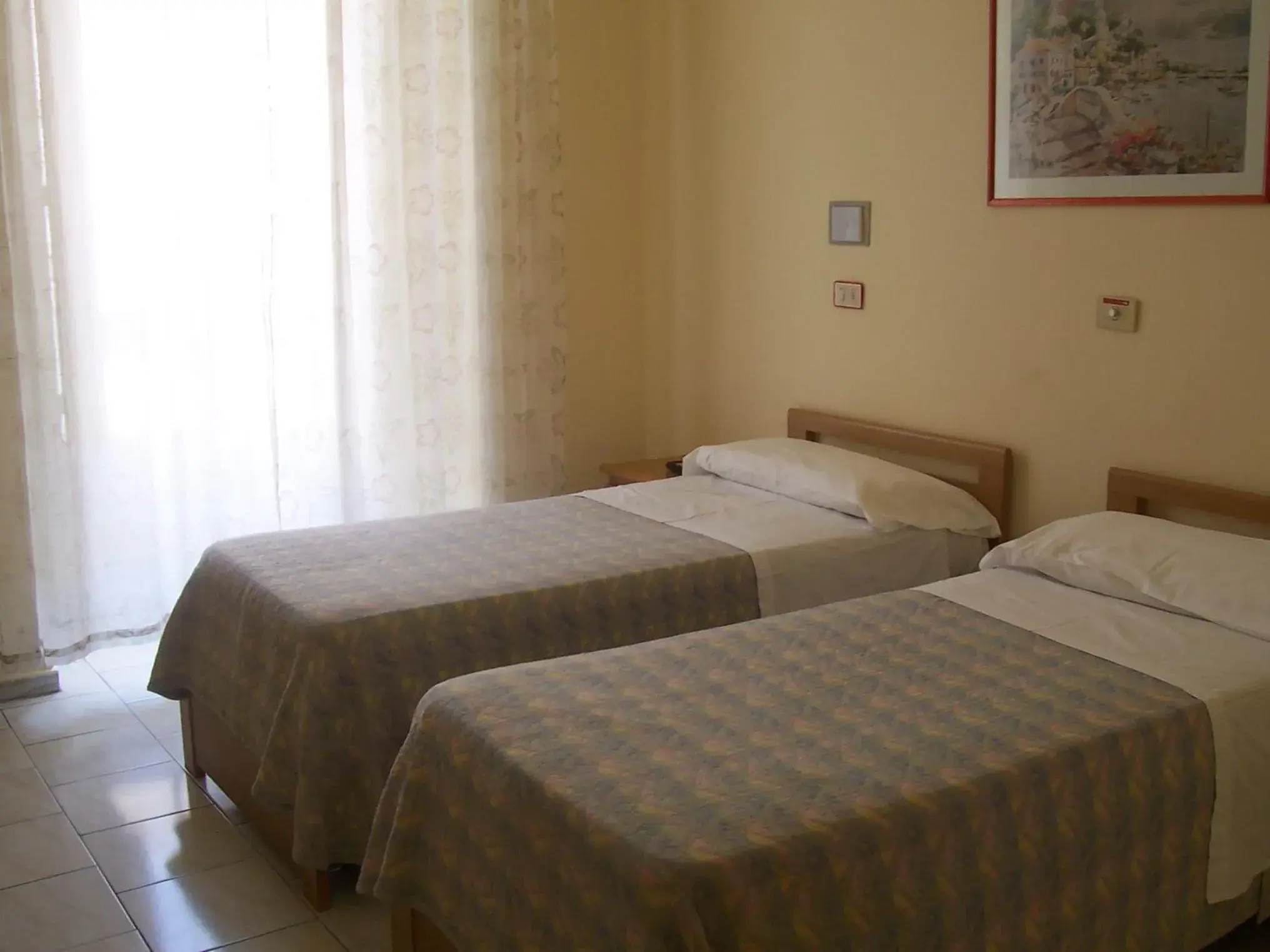 Bedroom, Bed in Hotel Pensione Romeo