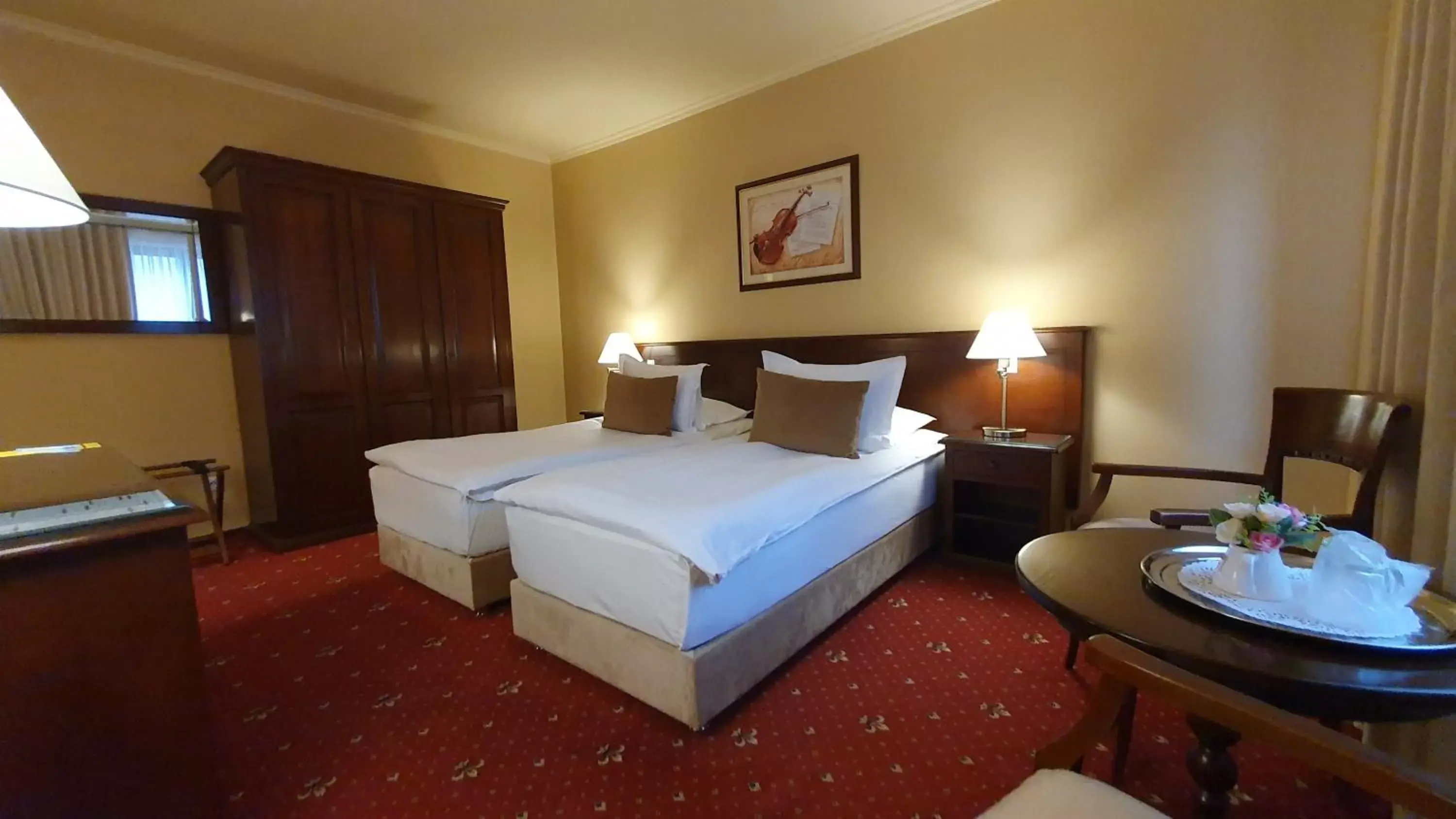Comfort Twin Room - single occupancy in GARDEN Club - Hotel & Restaurant - FREE Outdoor Pool & Parking Comfort Twin Room - single occupancy in GARDEN Club - Hotel & Restaurant - FREE Outdoor Pool & Parking