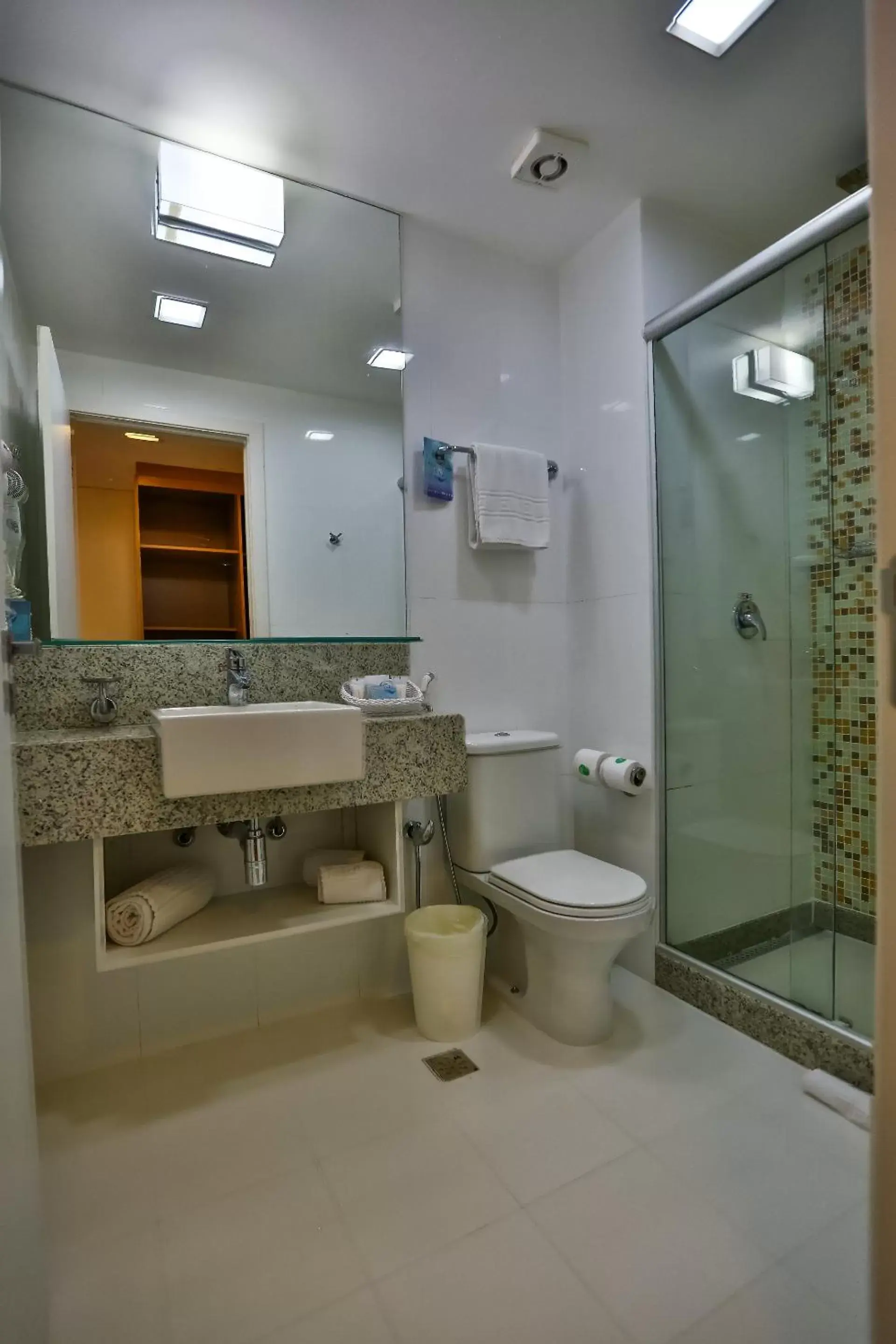 Bathroom in Quality Hotel & Suites Brasília