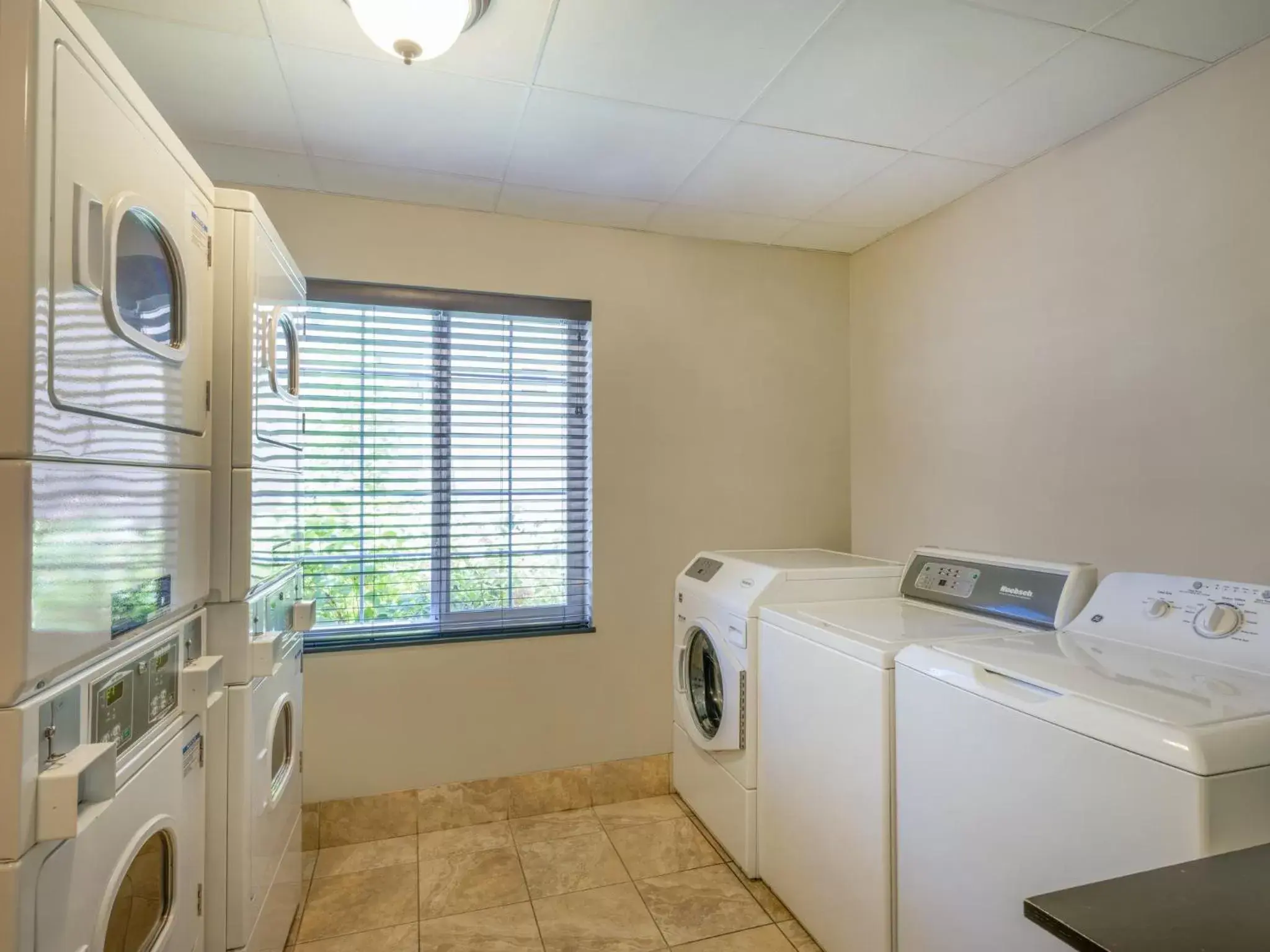 Other, Kitchen/Kitchenette in Staybridge Suites Milwaukee Airport South, an IHG Hotel