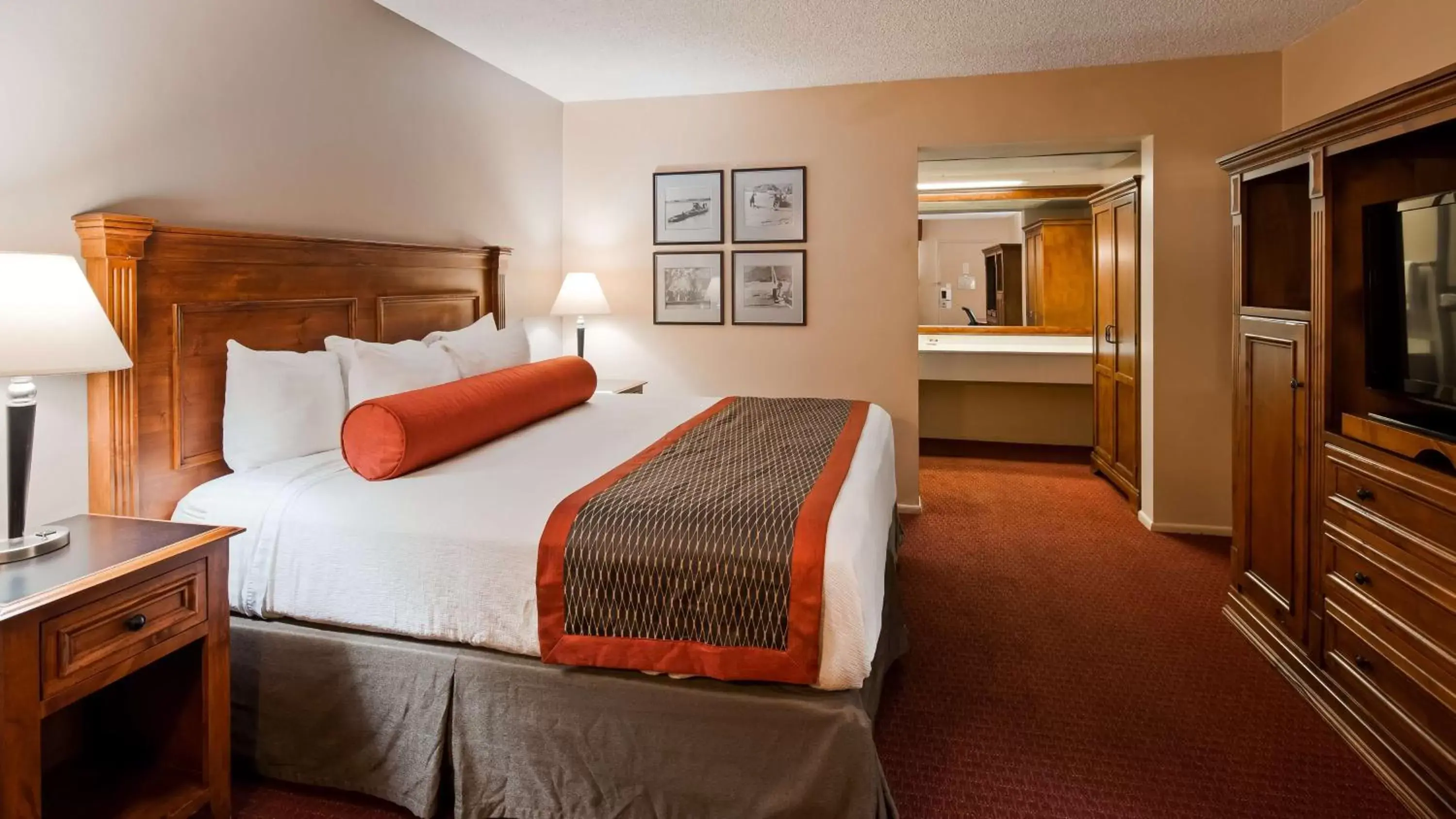 Photo of the whole room, Bed in Best Western Plus King's Inn and Suites