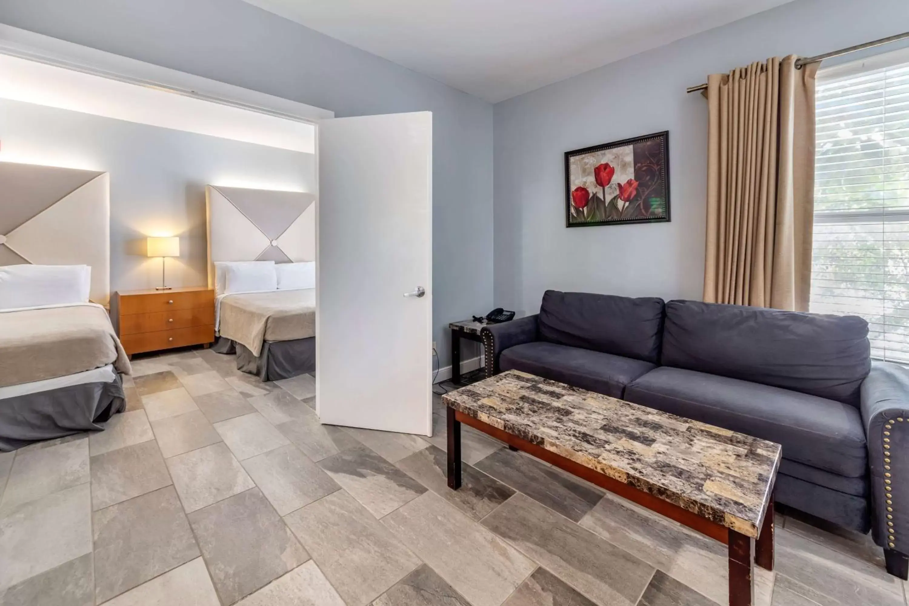 Deluxe Queen Room with Two Queen Beds - Non-Smoking in La Flora by LuxUrban