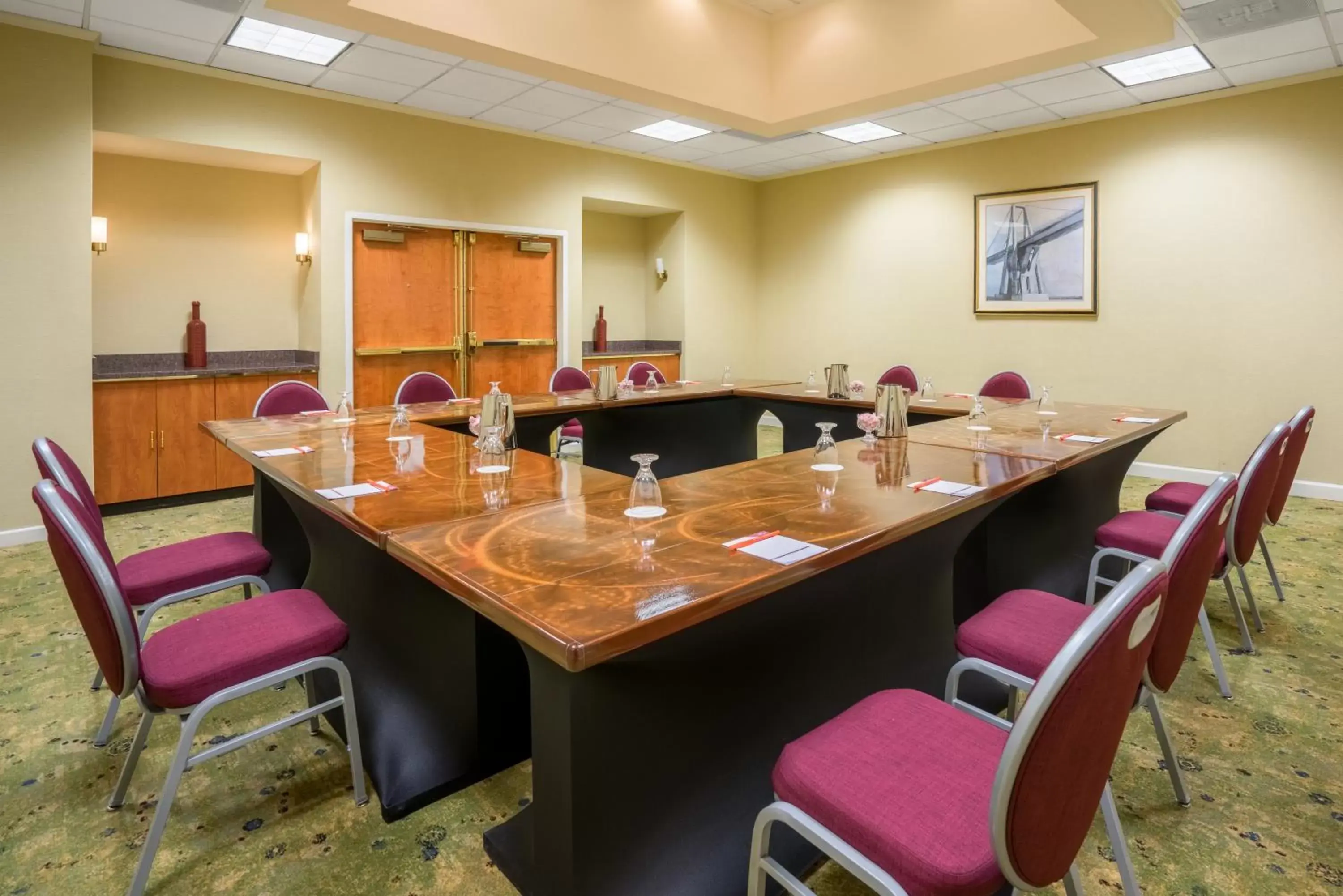 Meeting/conference room in Crowne Plaza Dulles Airport, an IHG Hotel