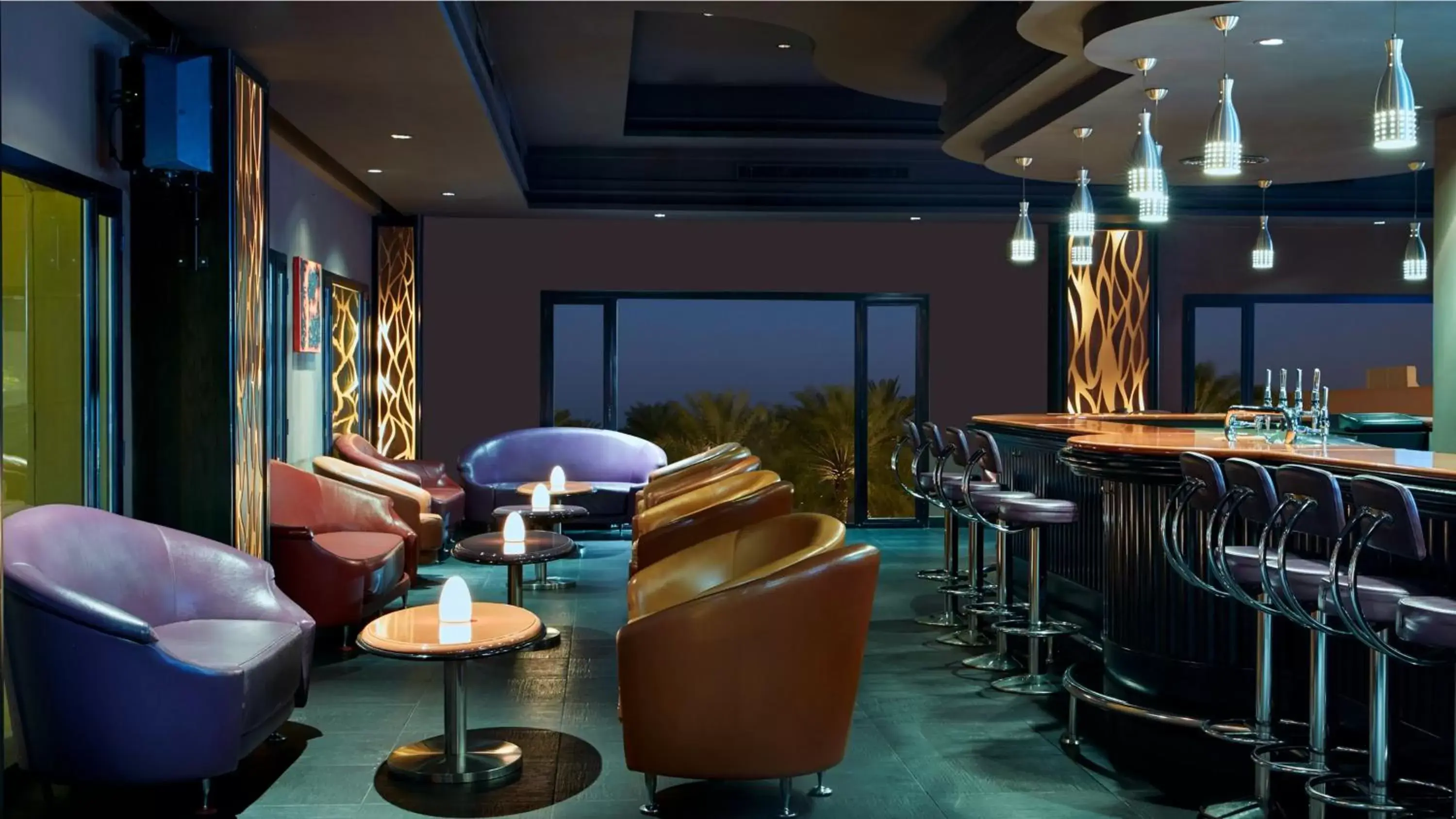 Lounge or bar, Restaurant/Places to Eat in InterContinental Doha Beach & Spa, an IHG Hotel