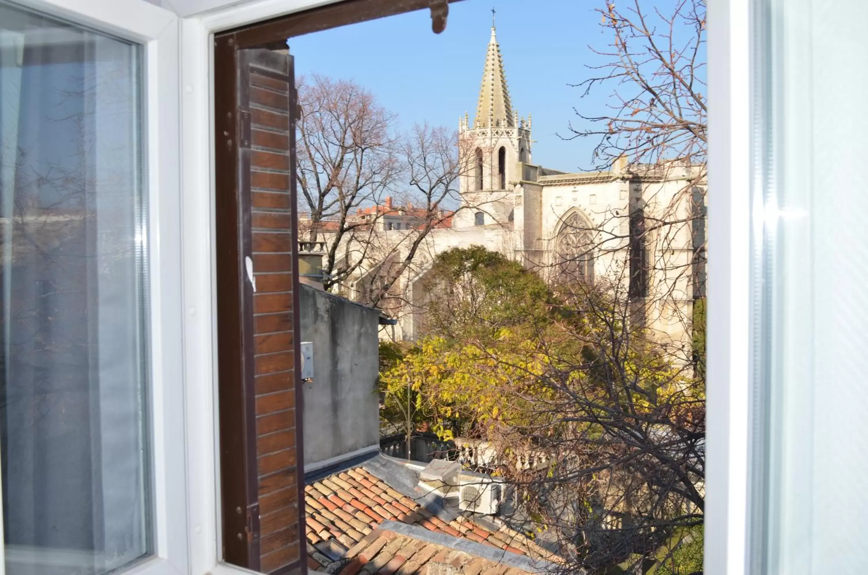 Street view, Nearby Landmark in Hôtel Les Corps Saints