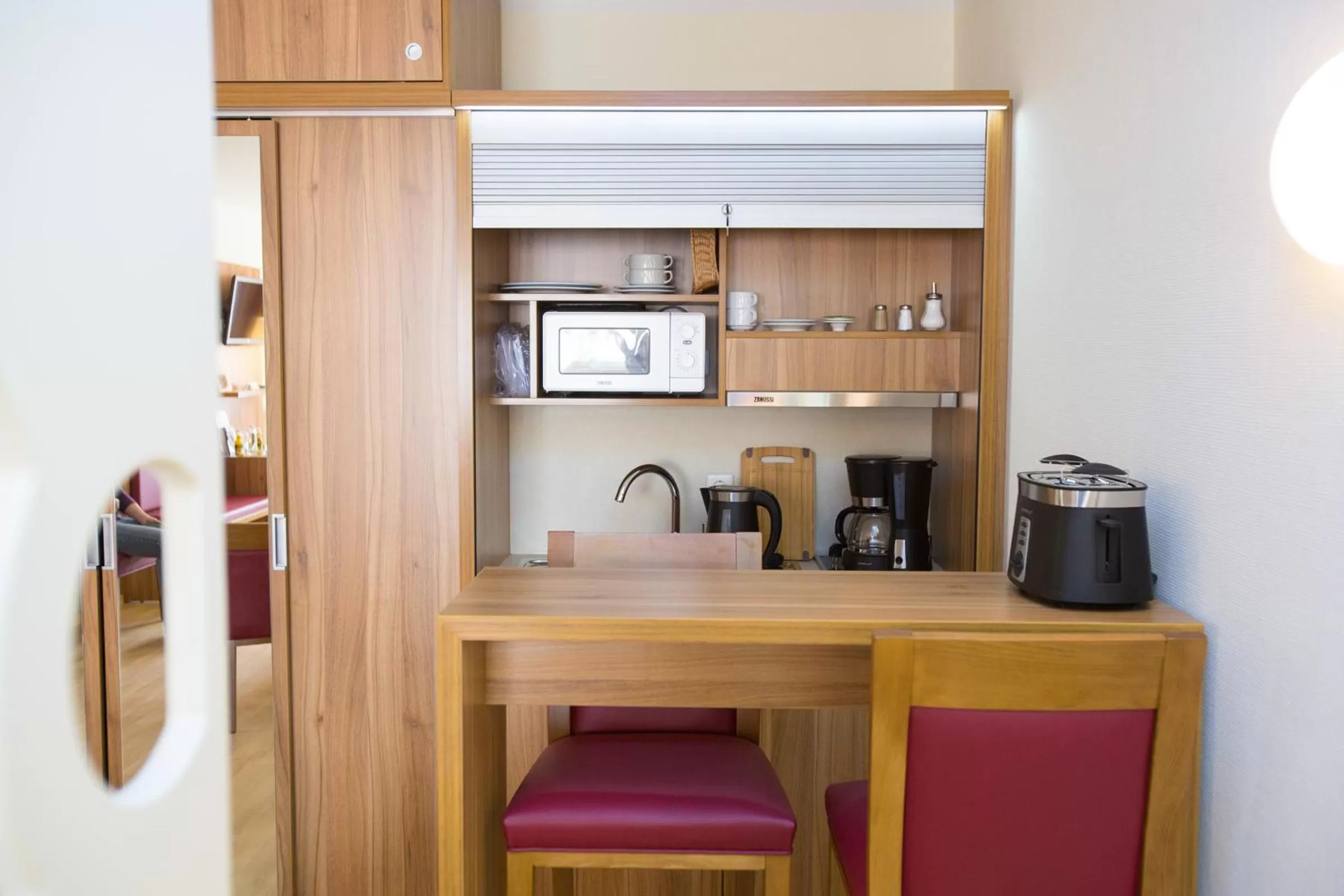 Kitchen or kitchenette in Pfalzhotel Asselheim
