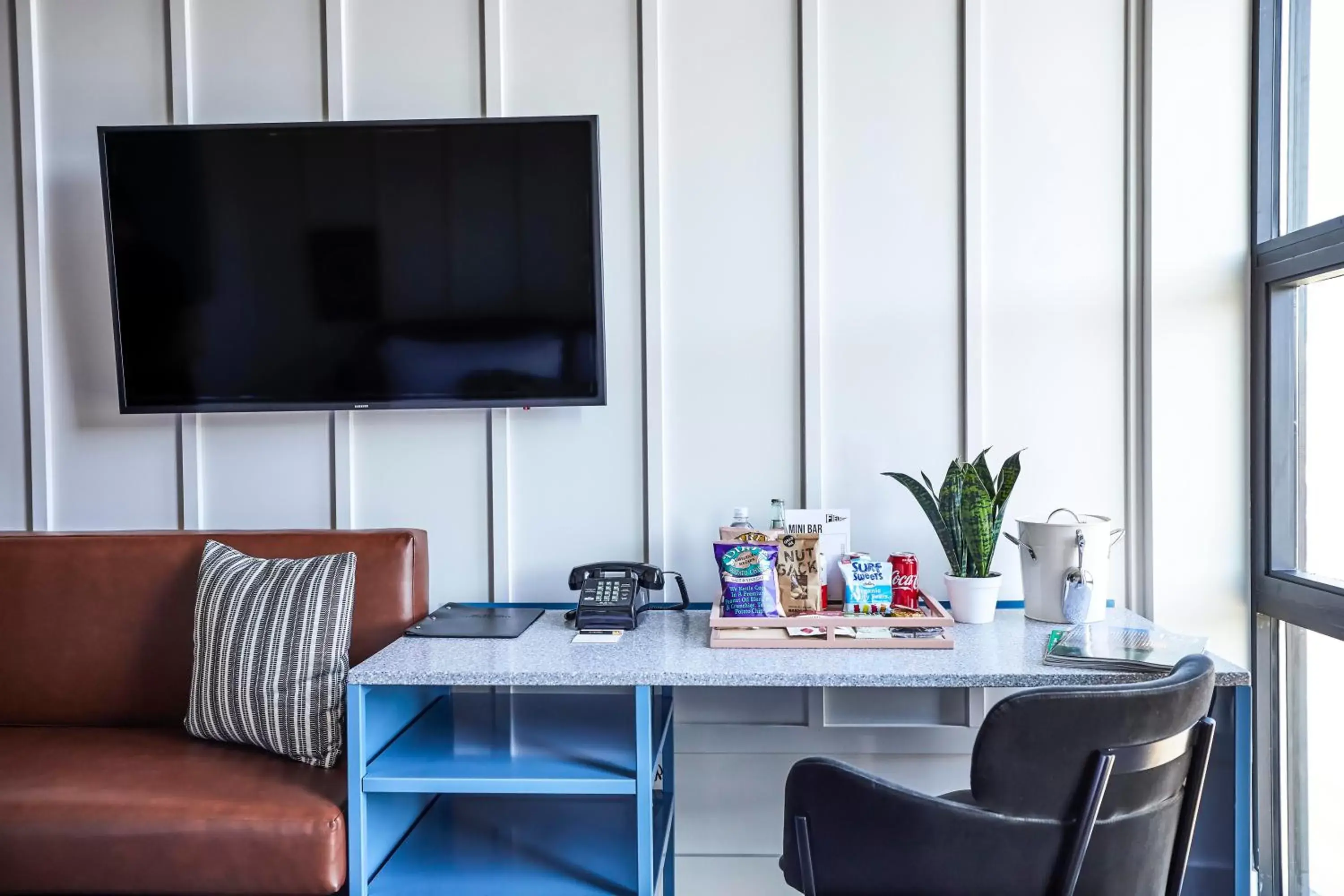 Seating area, TV/Entertainment Center in Waymore's Guest House and Casual Club