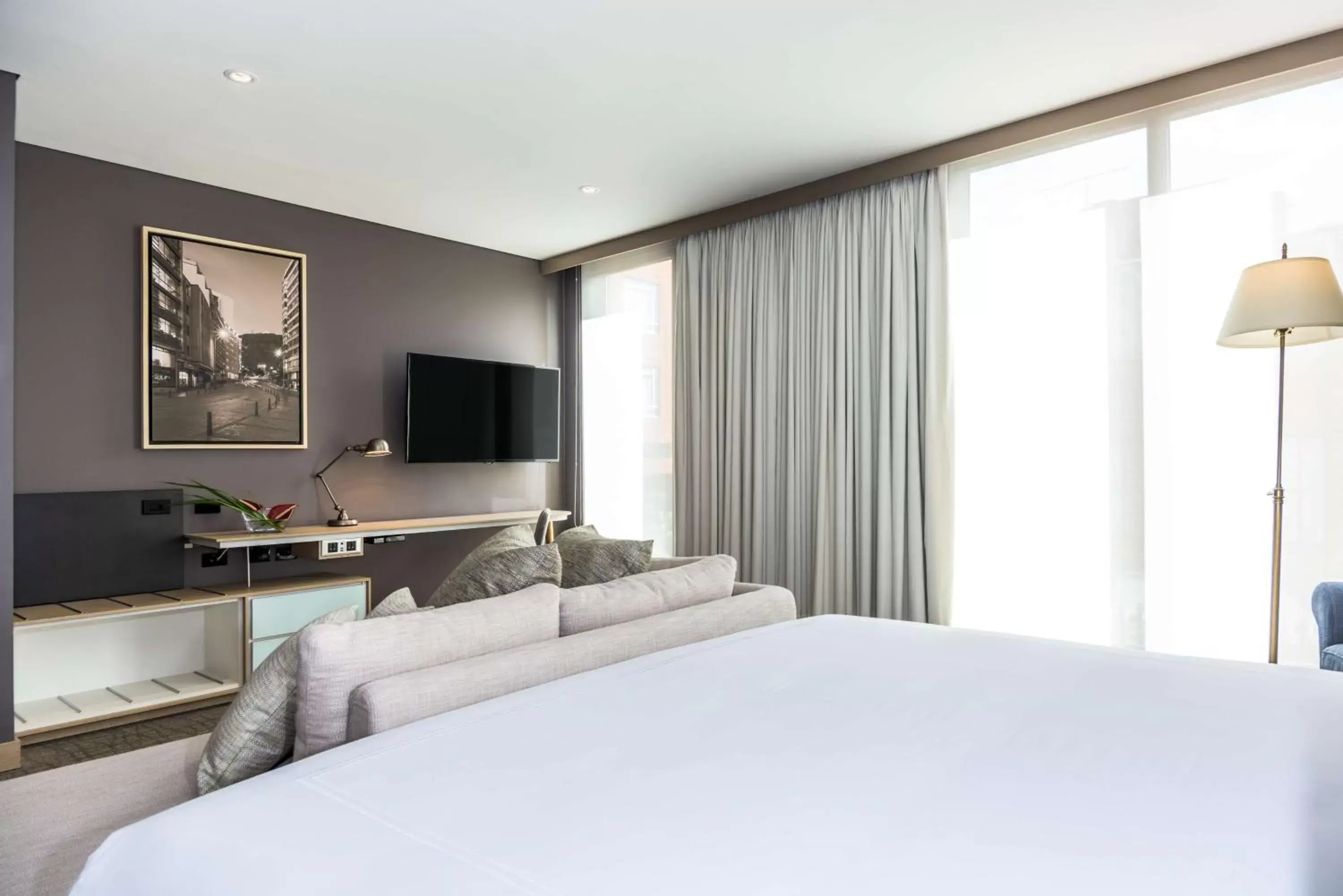 Photo of the whole room, Bed in NH Collection Bogota Terra 100 Royal