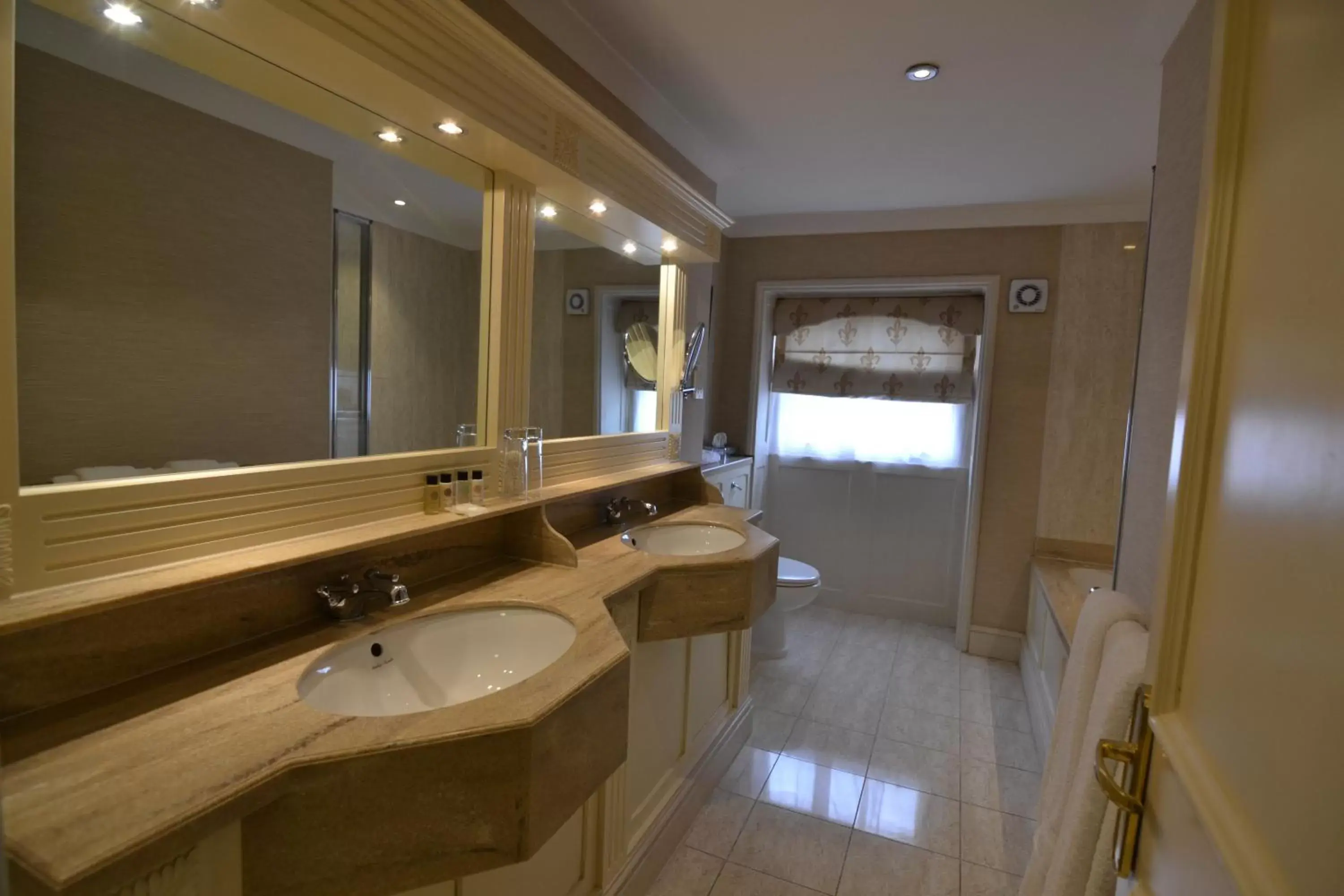 Bathroom in Angel and Royal Hotel