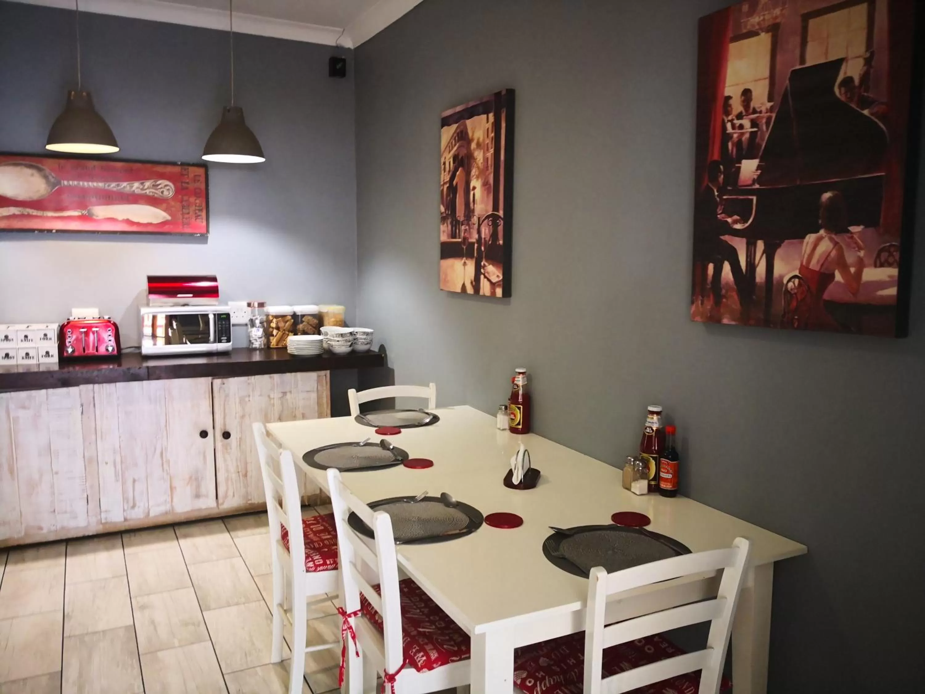 Dining area in 3 Brothers B&B