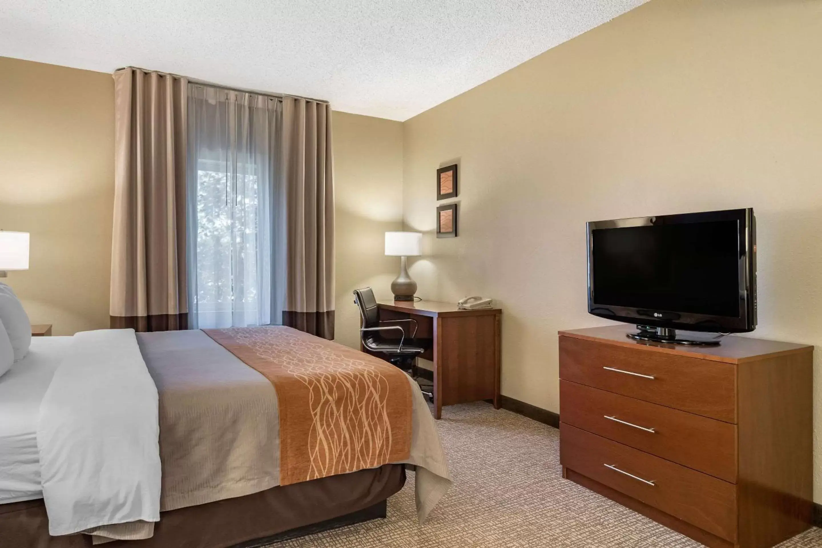 Photo of the whole room, TV/Entertainment Center in Comfort Inn and Suites