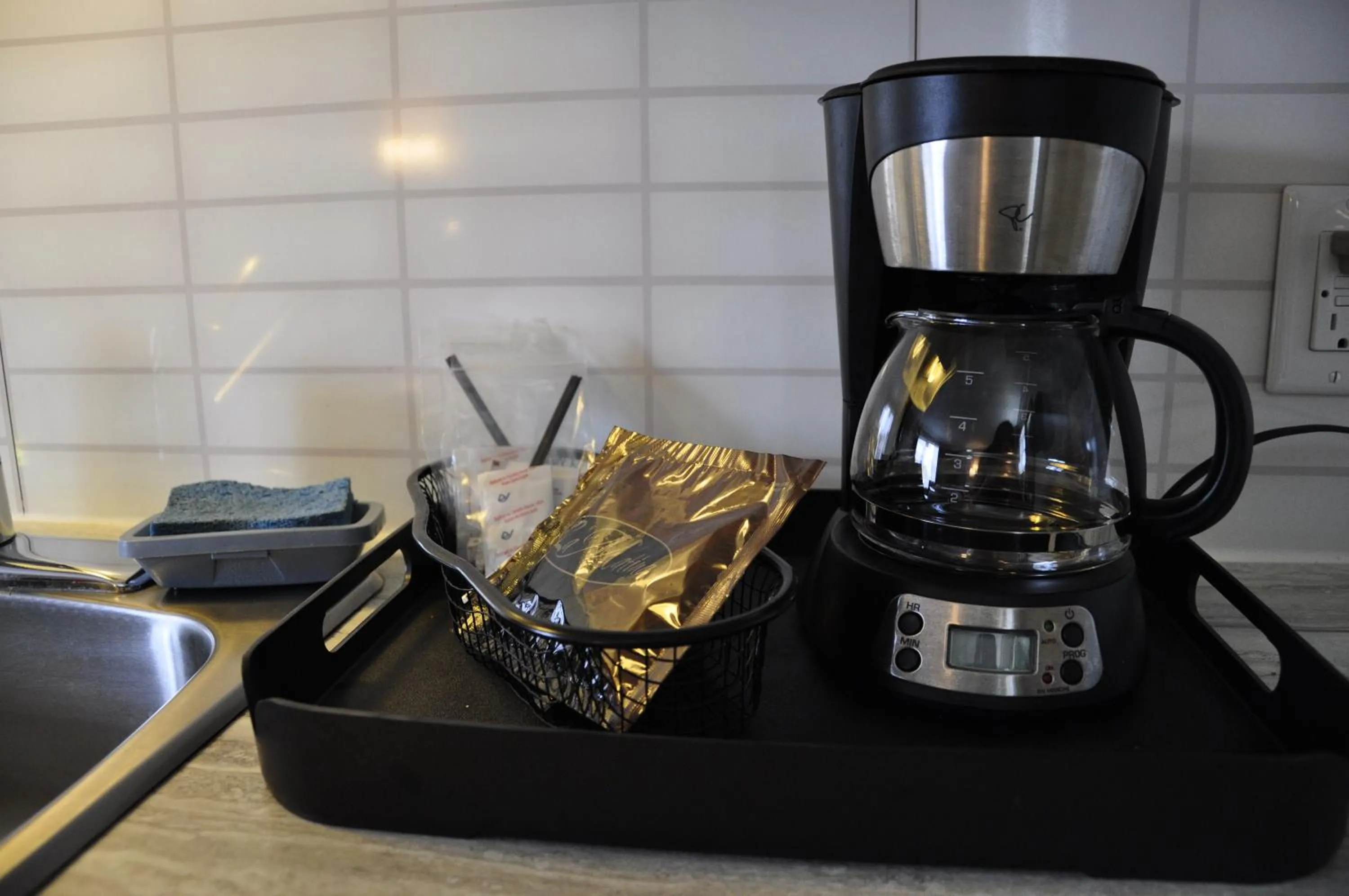 Coffee/tea facilities in Moonlight Inn and Suites Sudbury