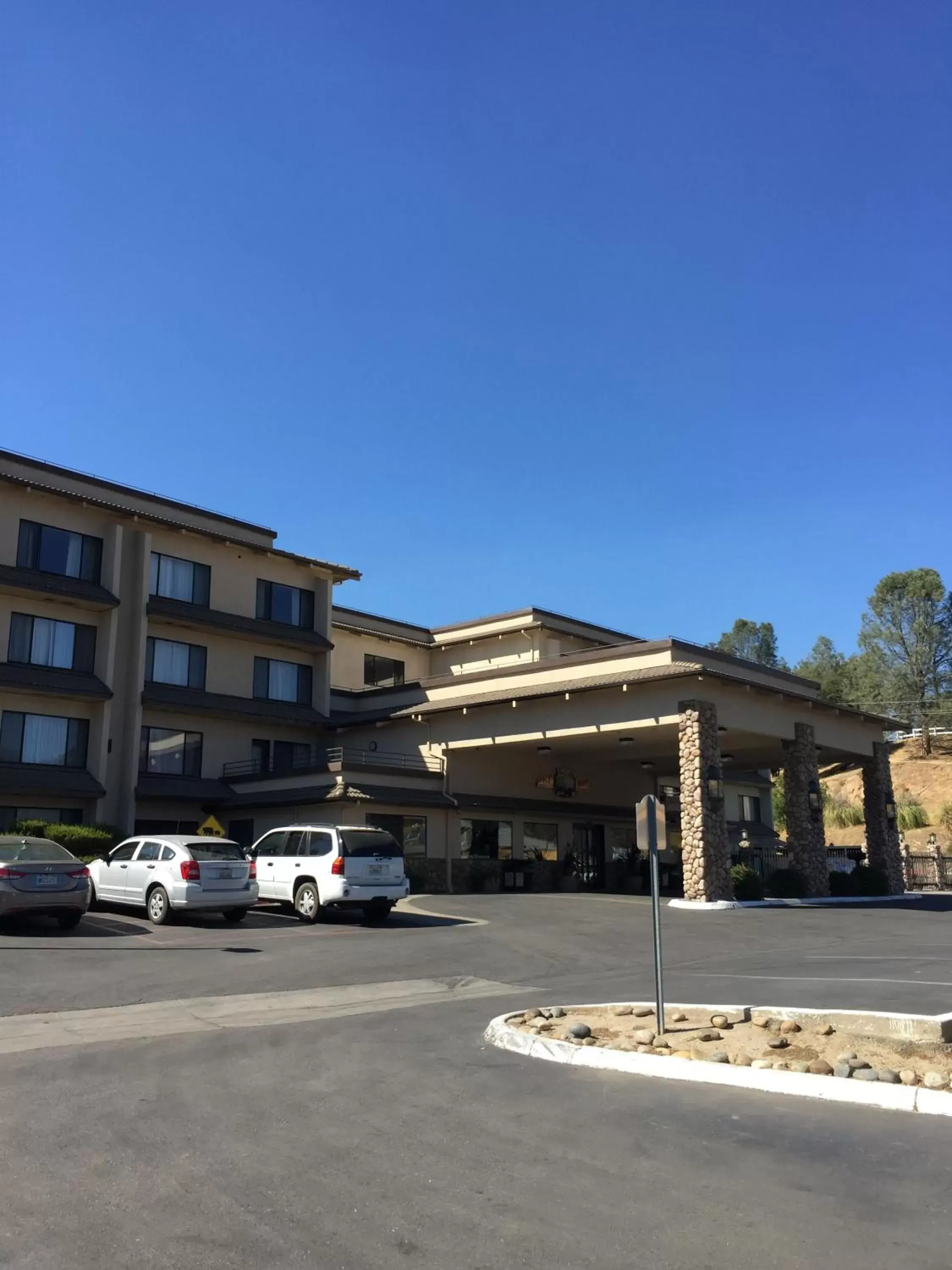 Property Building in Yosemite Southgate Hotel & Suites