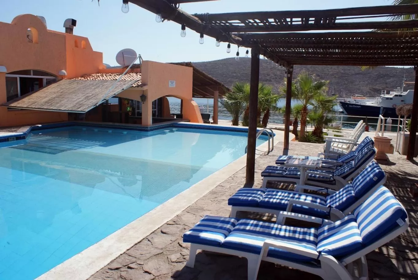 Swimming pool in Club Cantamar Beach Hotel & Marina