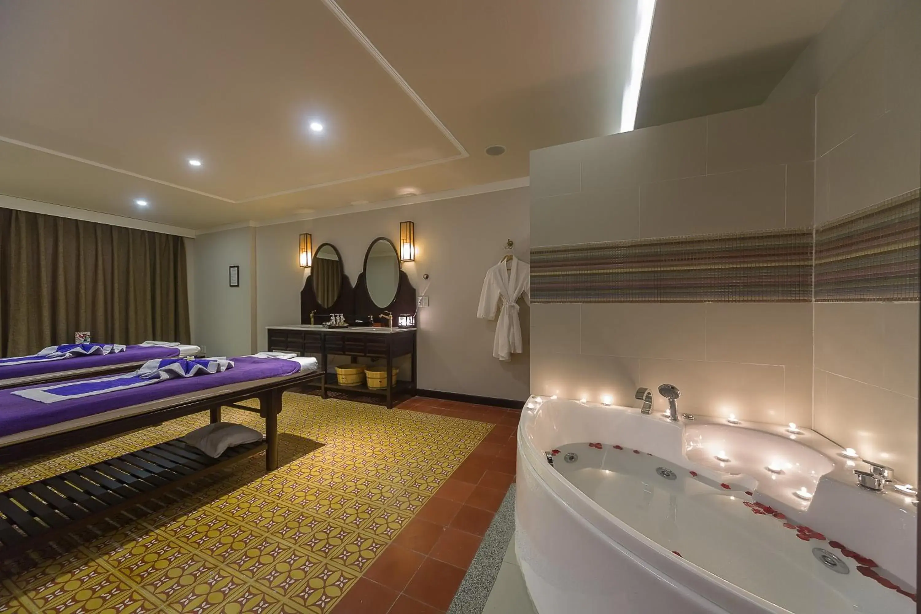 Hot Tub in Hoi An Central Boutique Hotel & Spa (Little Hoi An Central Boutique Hotel & Spa)