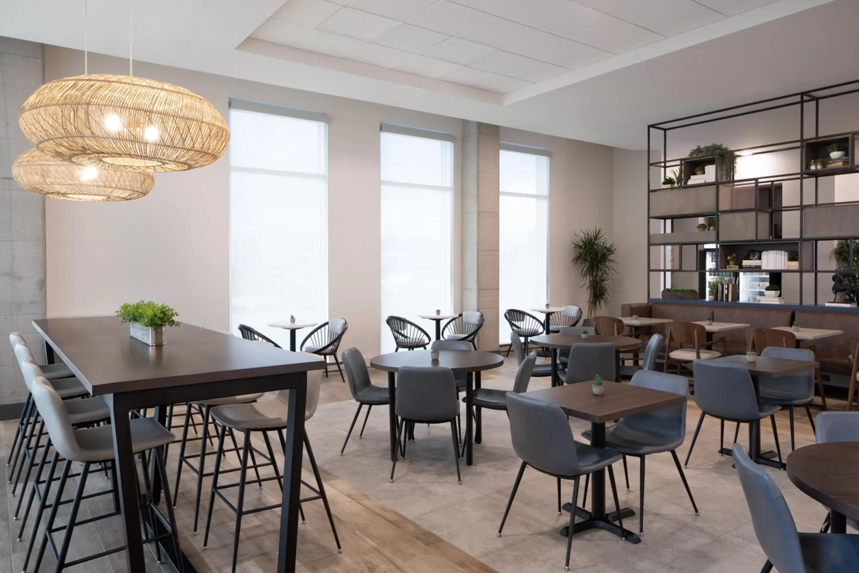 Dining area, Restaurant/Places to Eat in Hyatt House Denver Aurora