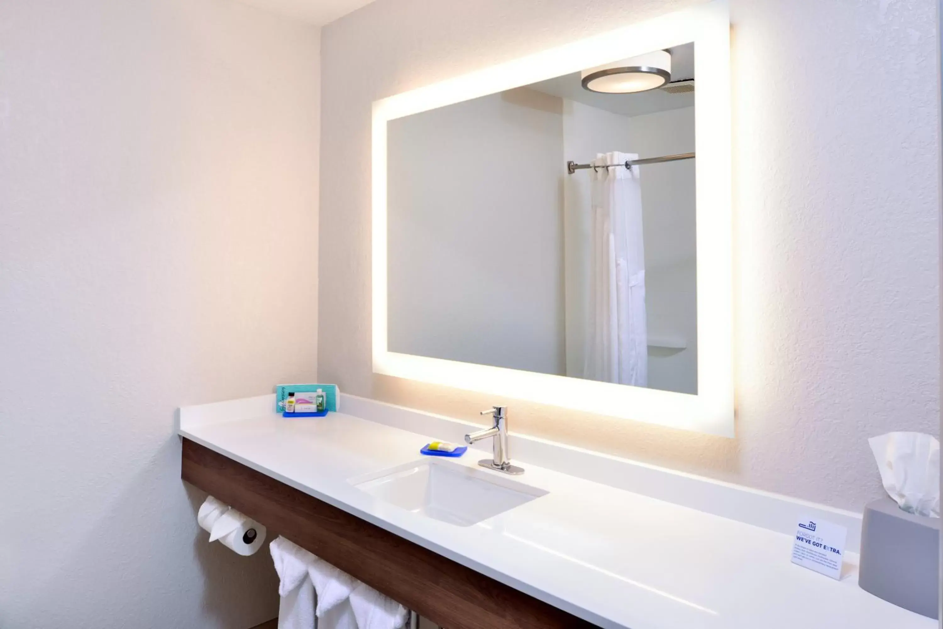 Standard King Room in Holiday Inn Express Hotel & Suites Arcata/Eureka-Airport Area by IHG Standard King Room in Holiday Inn Express Hotel & Suites Arcata/Eureka-Airport Area by IHG