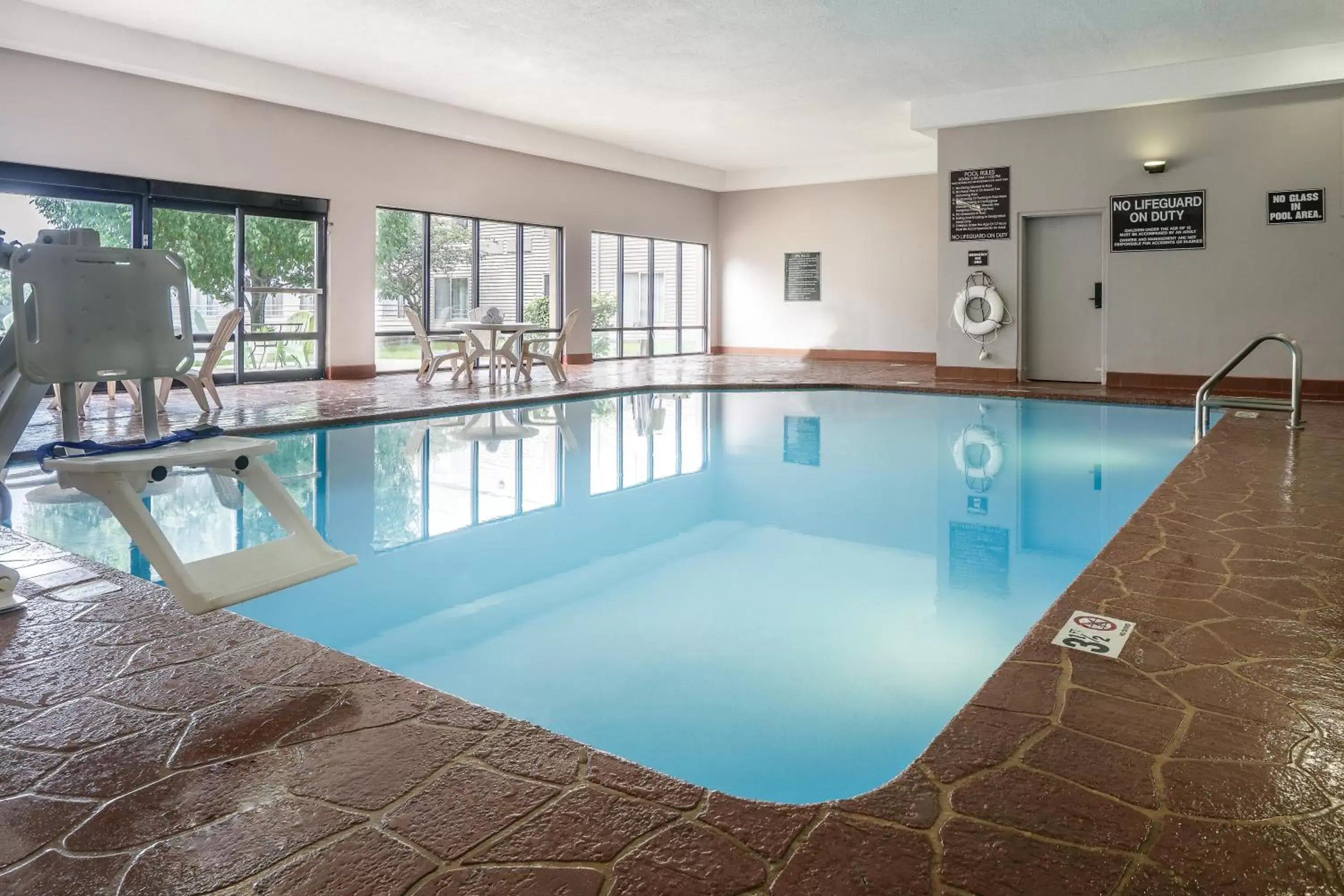 Swimming Pool in Radisson Hotel & Conference Center Coralville - Iowa City