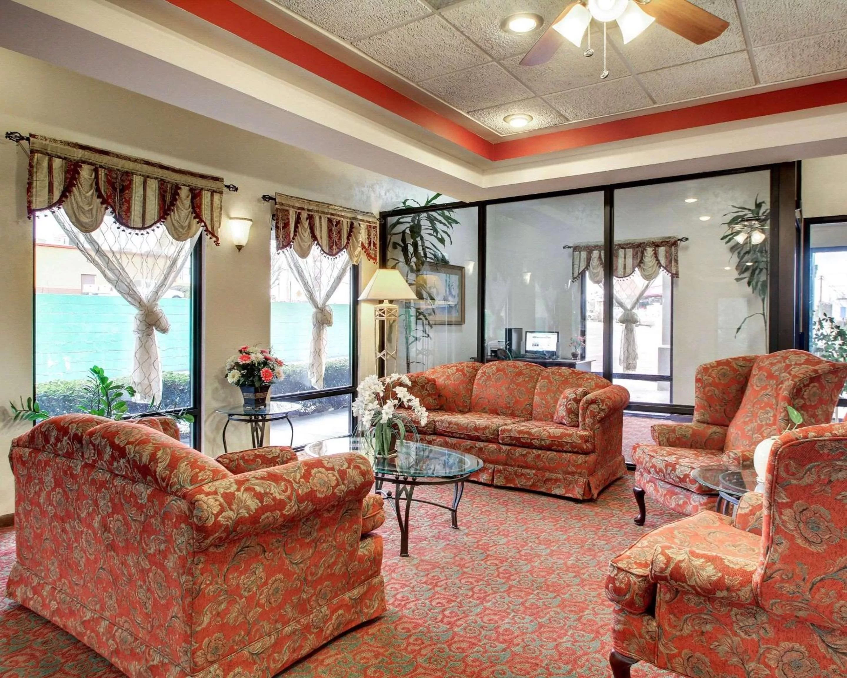 Lobby or reception in Quality Inn & Suites Clinton - Jackson West