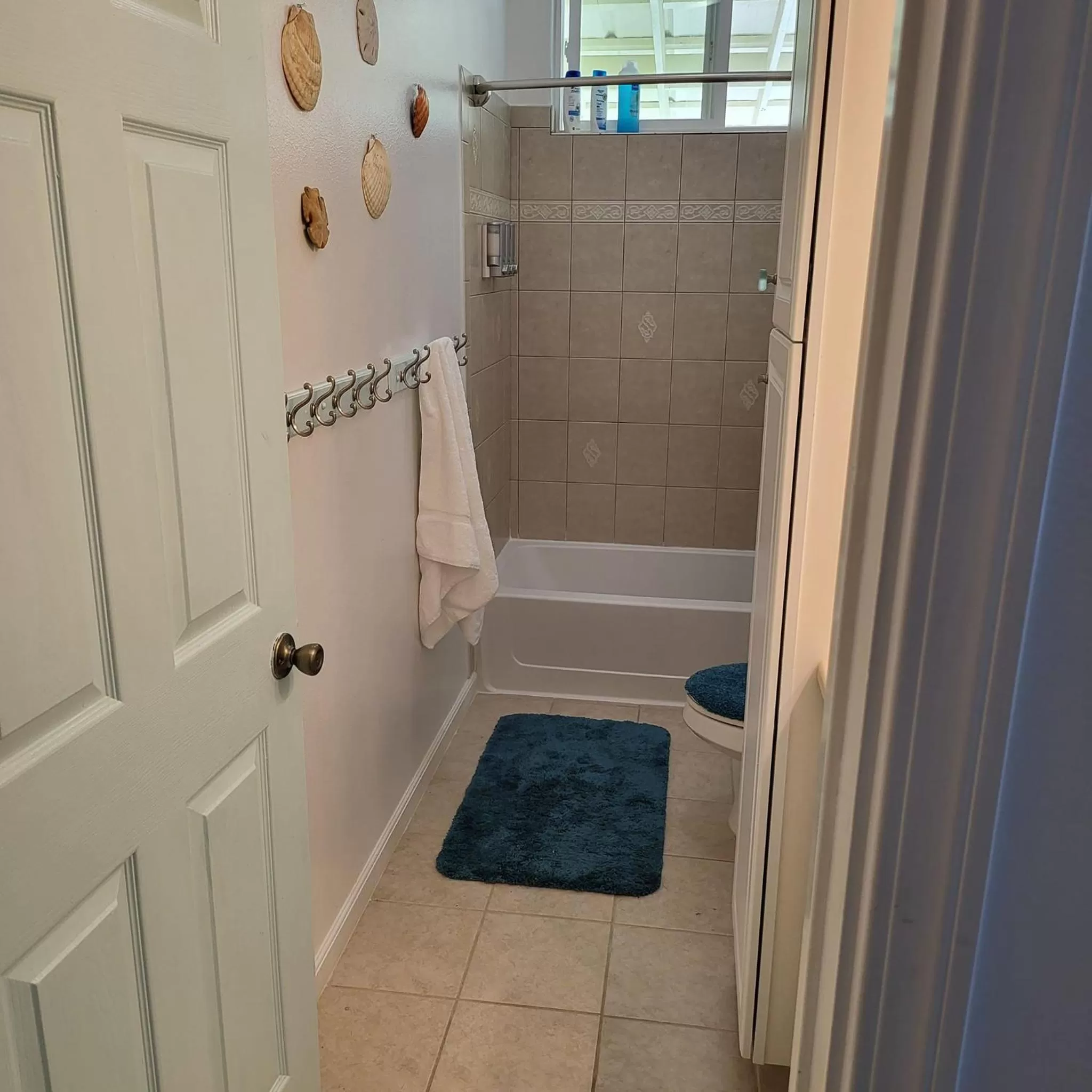 Bathroom in Hoomaikai Blessings