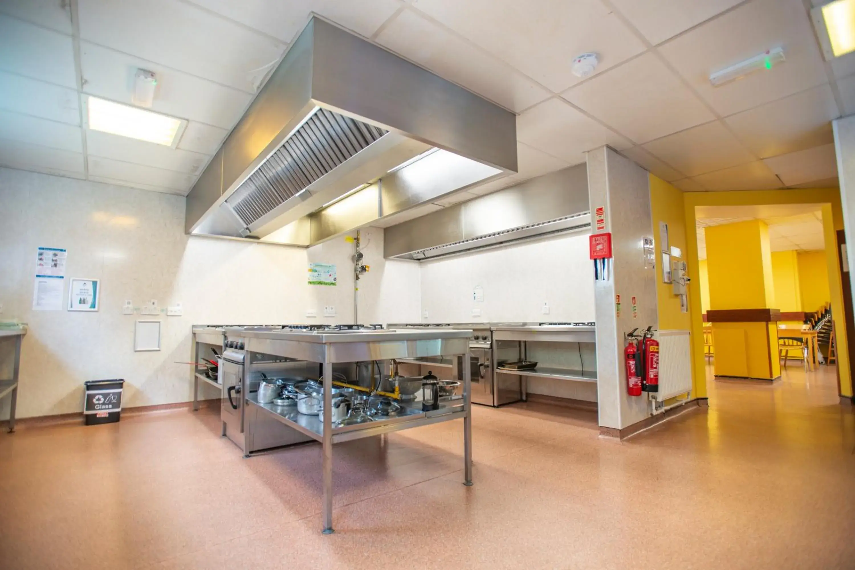 Communal kitchen, Kitchen/Kitchenette in Inverness Youth Hostel