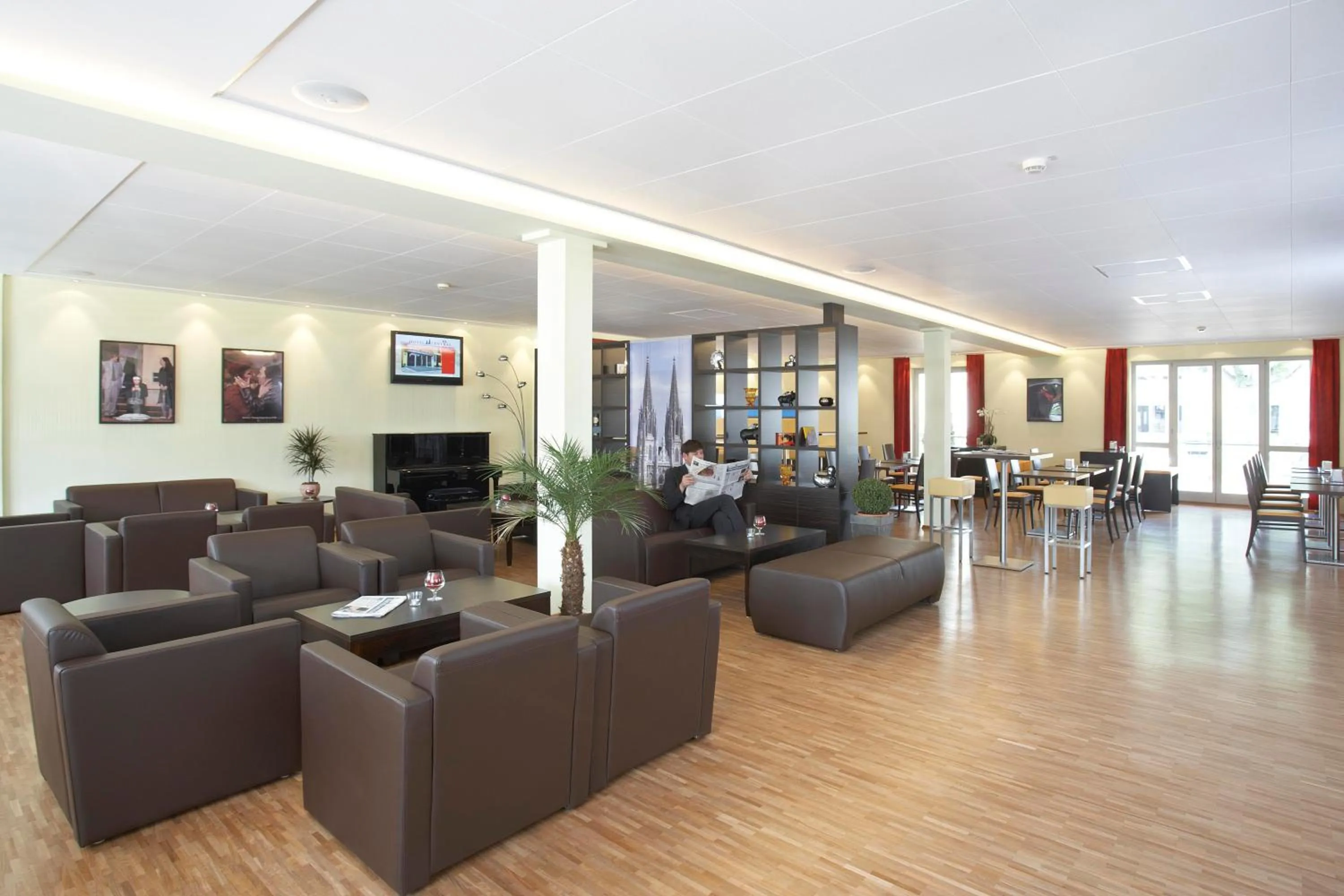 Lounge or bar in Hotel Central Regensburg CityCentre, Sure Hotel Collection by Best Western
