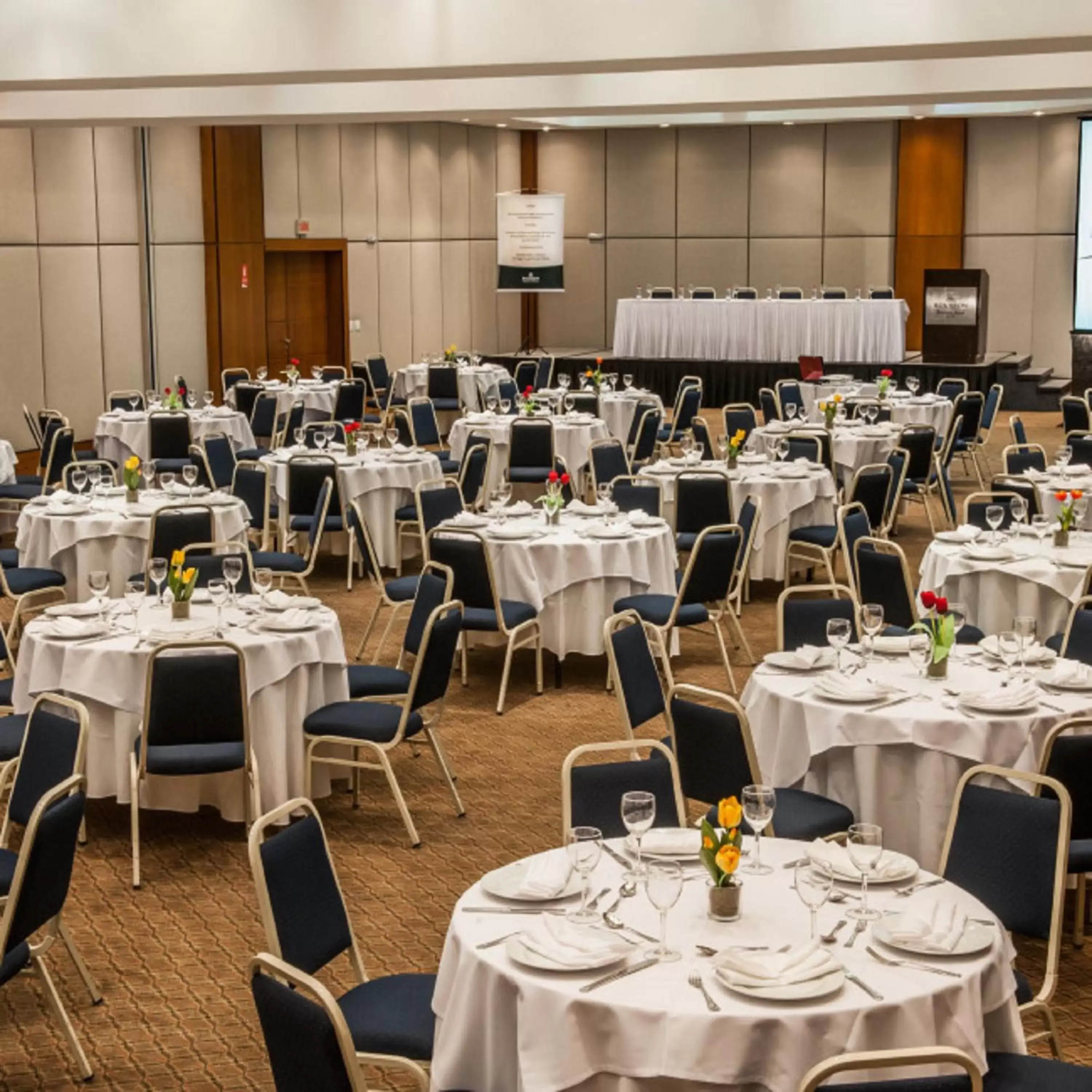 Meeting/conference room, Restaurant/Places to Eat in Bourbon Joinville Convention Hotel