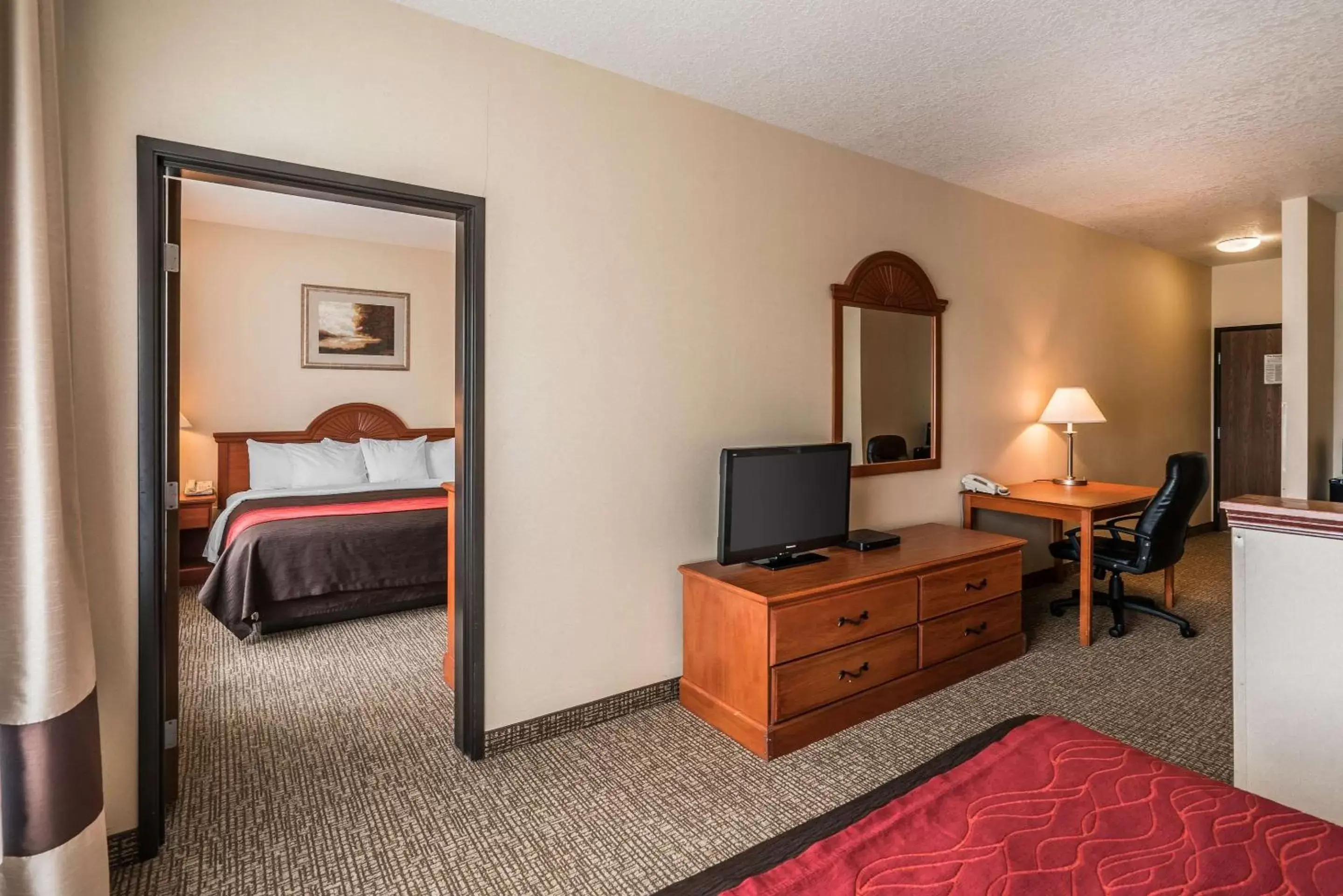 Photo of the whole room, TV/Entertainment Center in Comfort Inn & Suites Hermiston