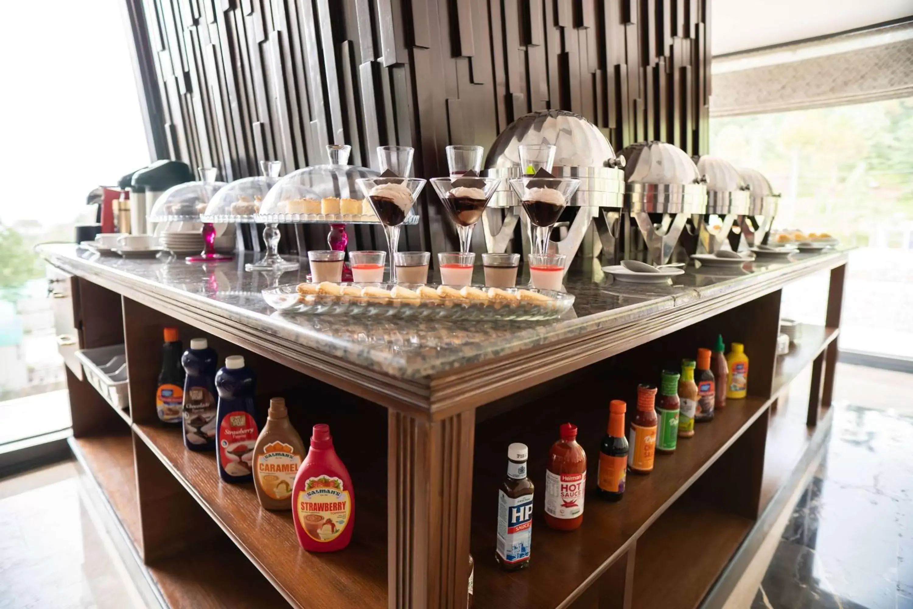 Lounge or bar, Drinks in Ramada by Wyndham Murree Lower Topa Resort