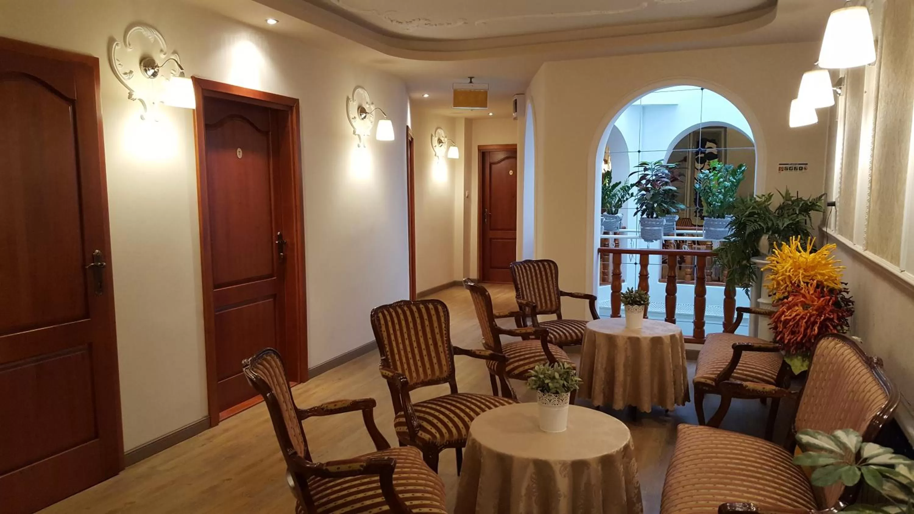 Communal lounge/ TV room in Duna Panzió