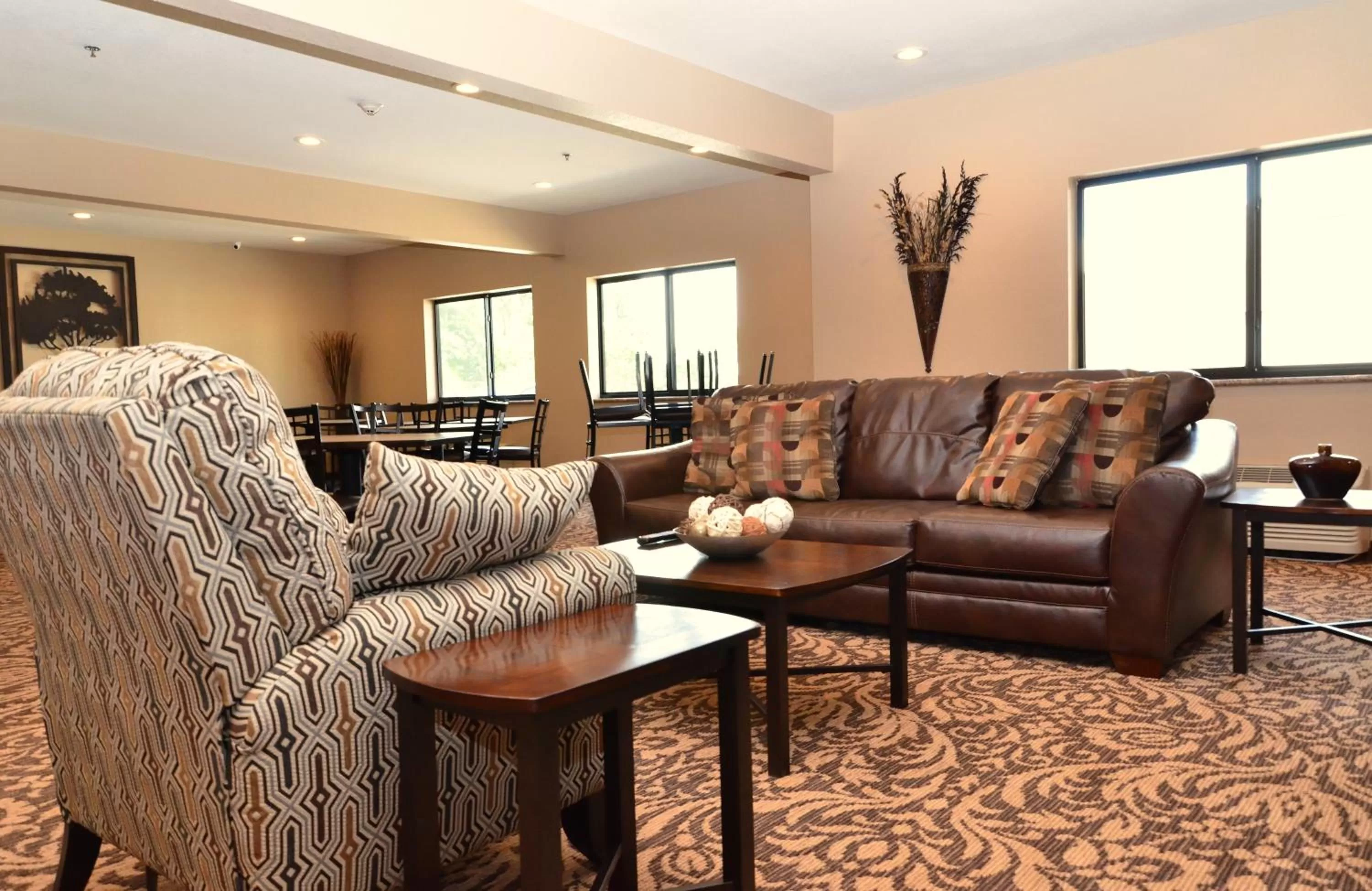 Lobby or reception in Cobblestone Inn & Suites - Clarion