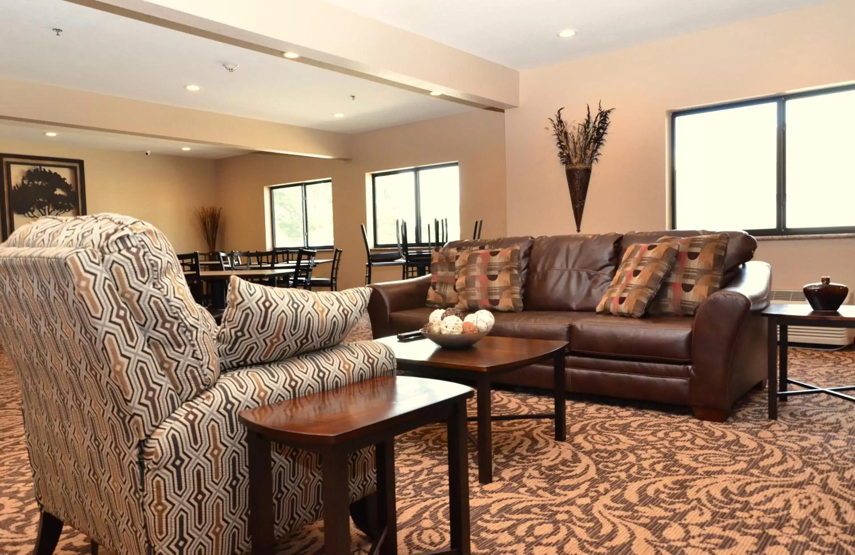 Lobby or reception, Seating Area in Cobblestone Inn & Suites - Clarion