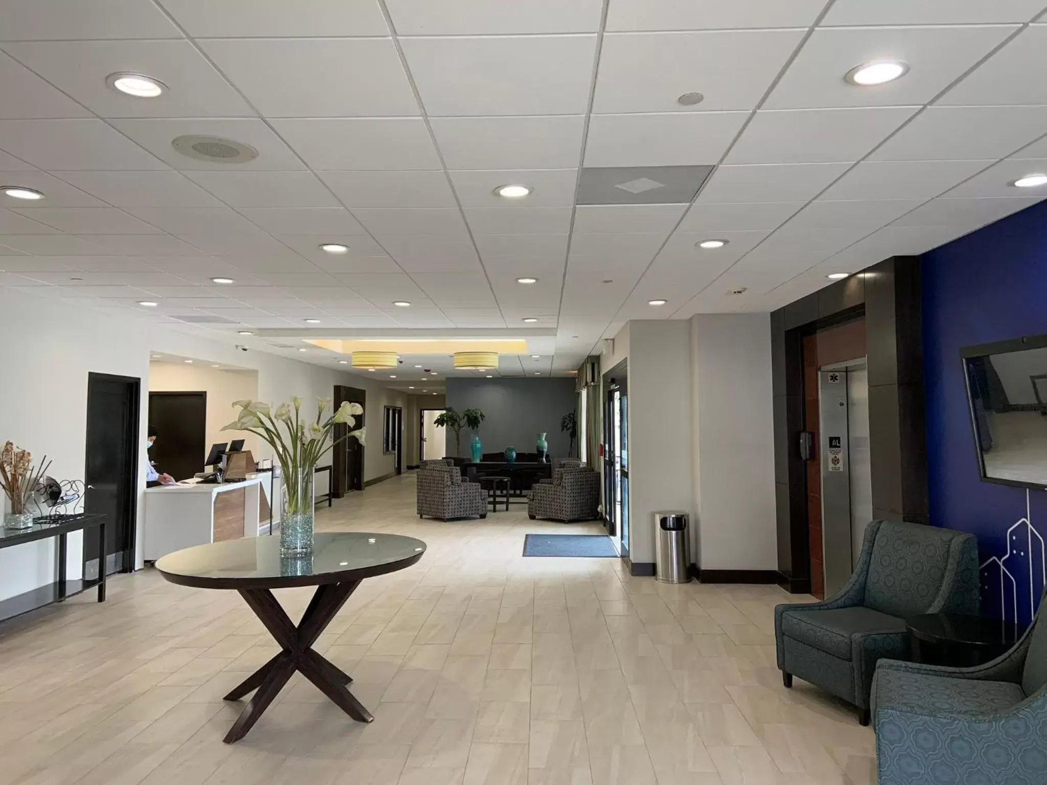 Property building, Lobby/Reception in Holiday Inn Express Hotel & Suites Hermosa Beach, an IHG Hotel