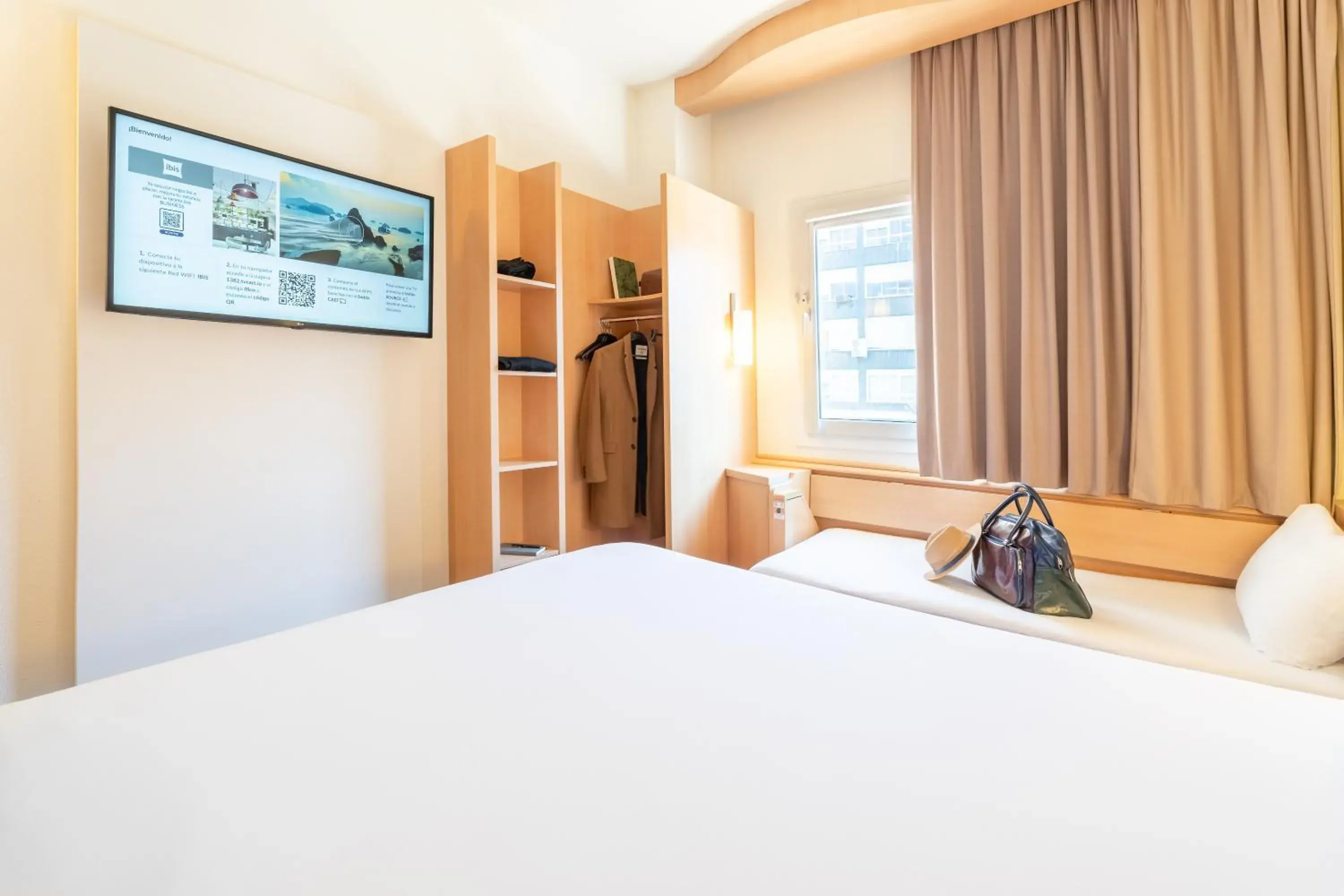 Bed in Ibis Madrid Calle Alcala