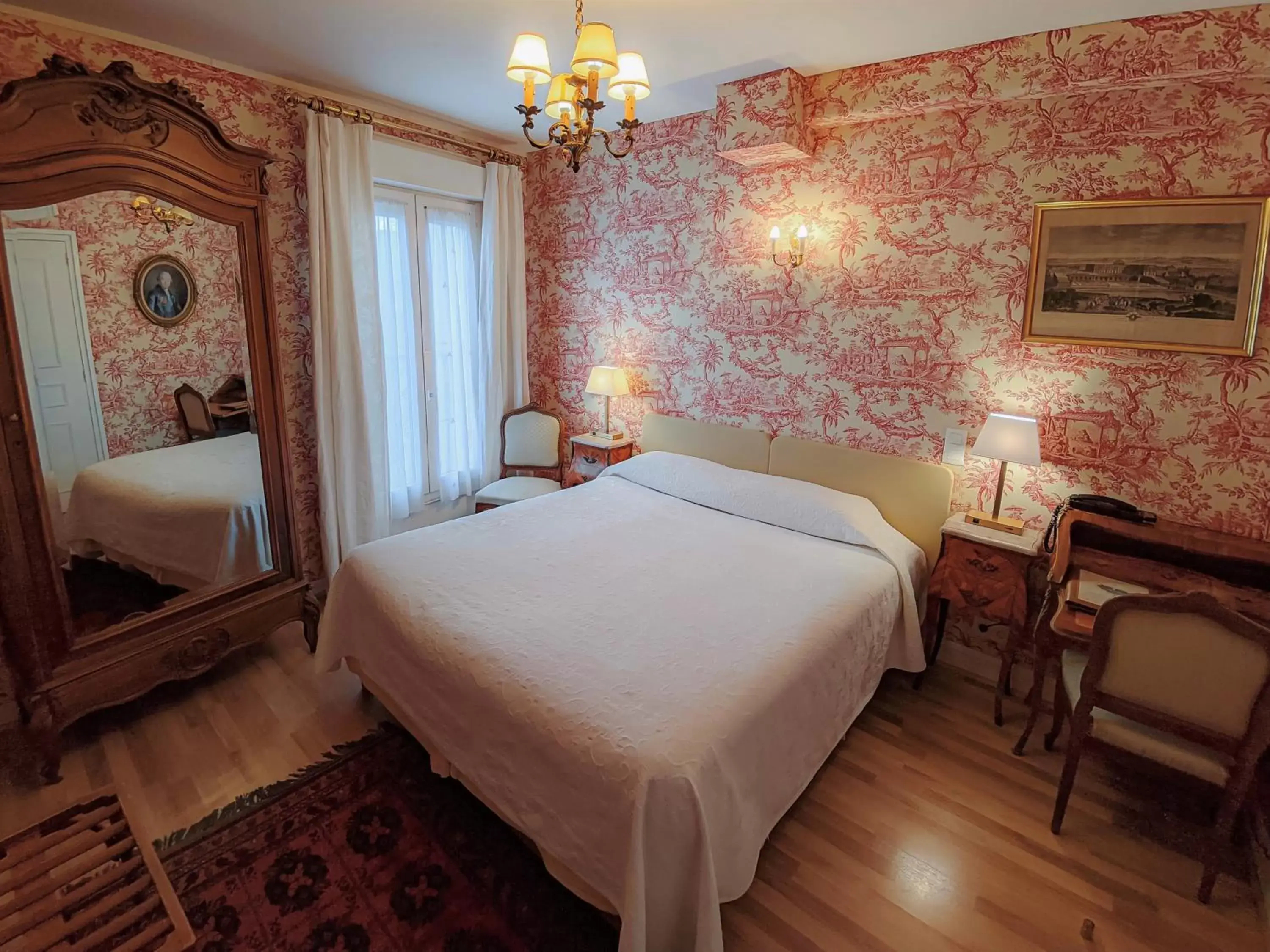 Bedroom, Bed in Hôtel de l'Abeille