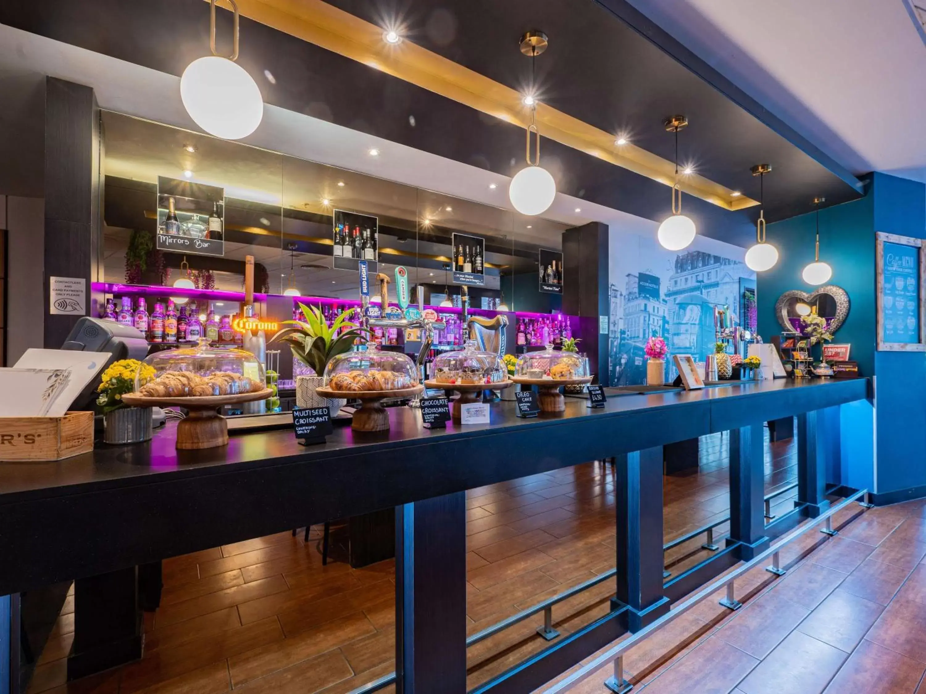 Lounge or bar in Novotel London West