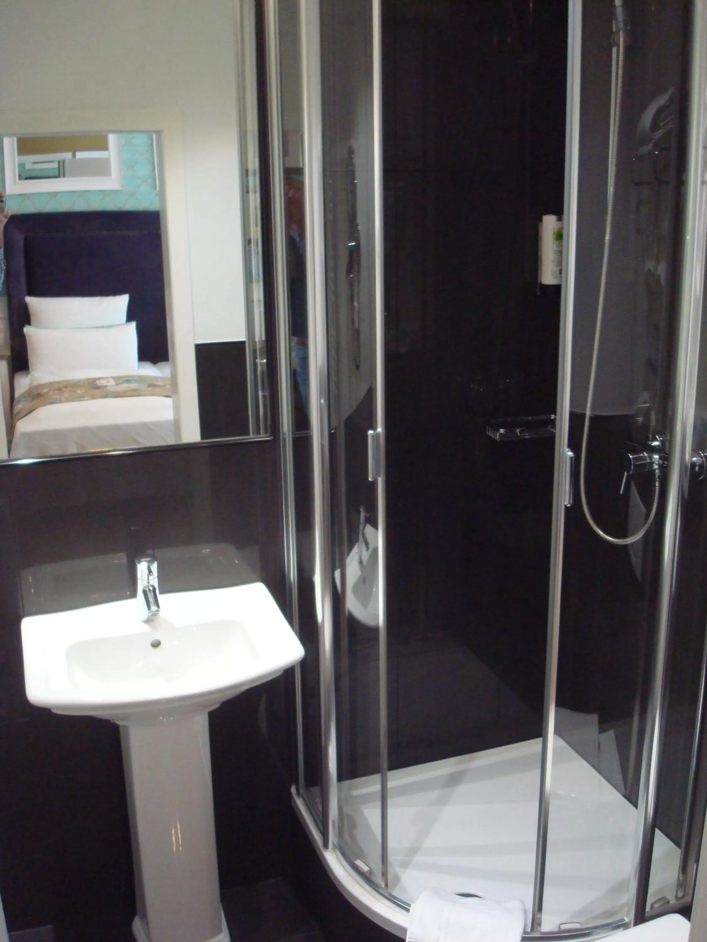 Toilet in Hotel Sir & Lady Astor