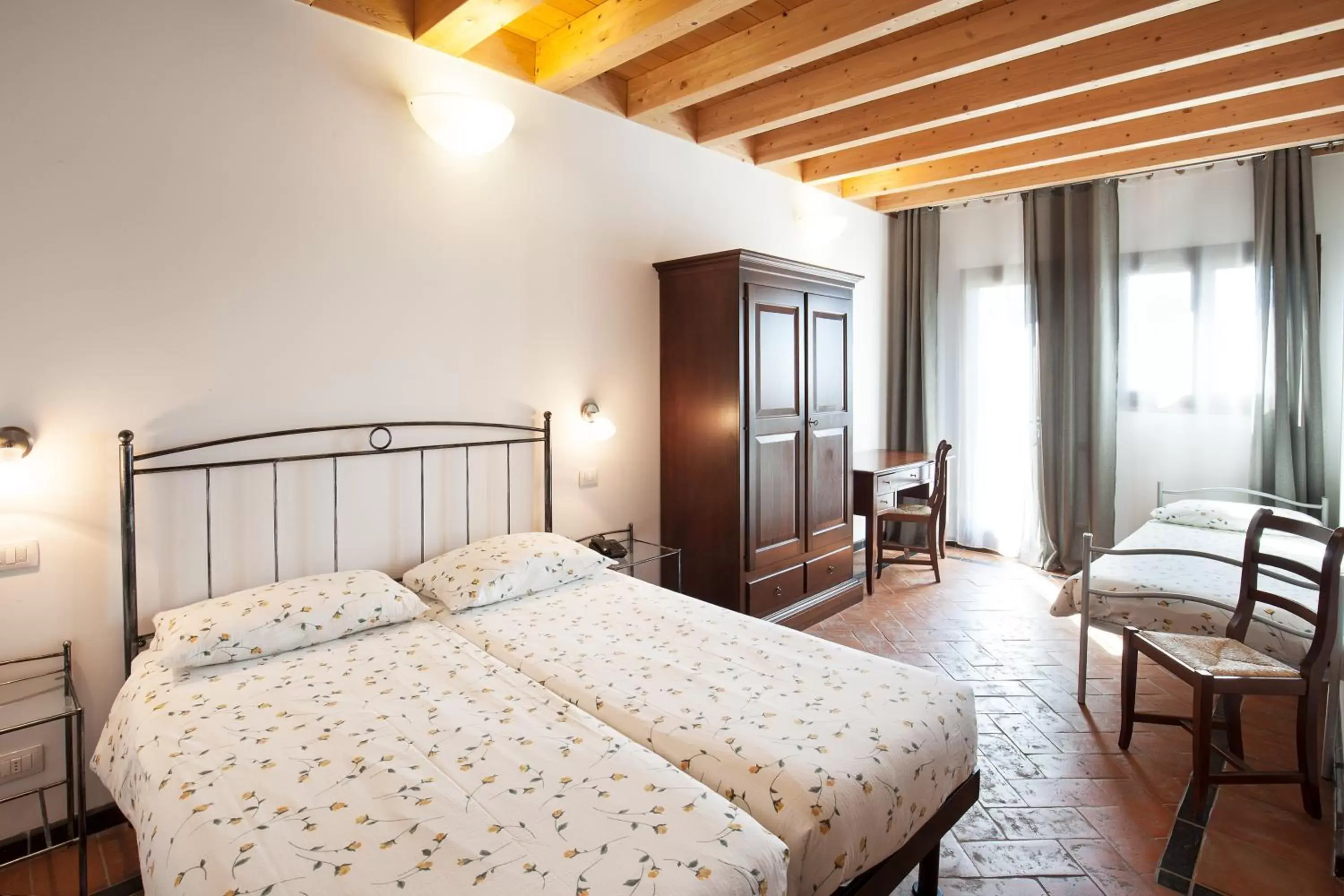 Photo of the whole room, Bed in Massa Vecchia