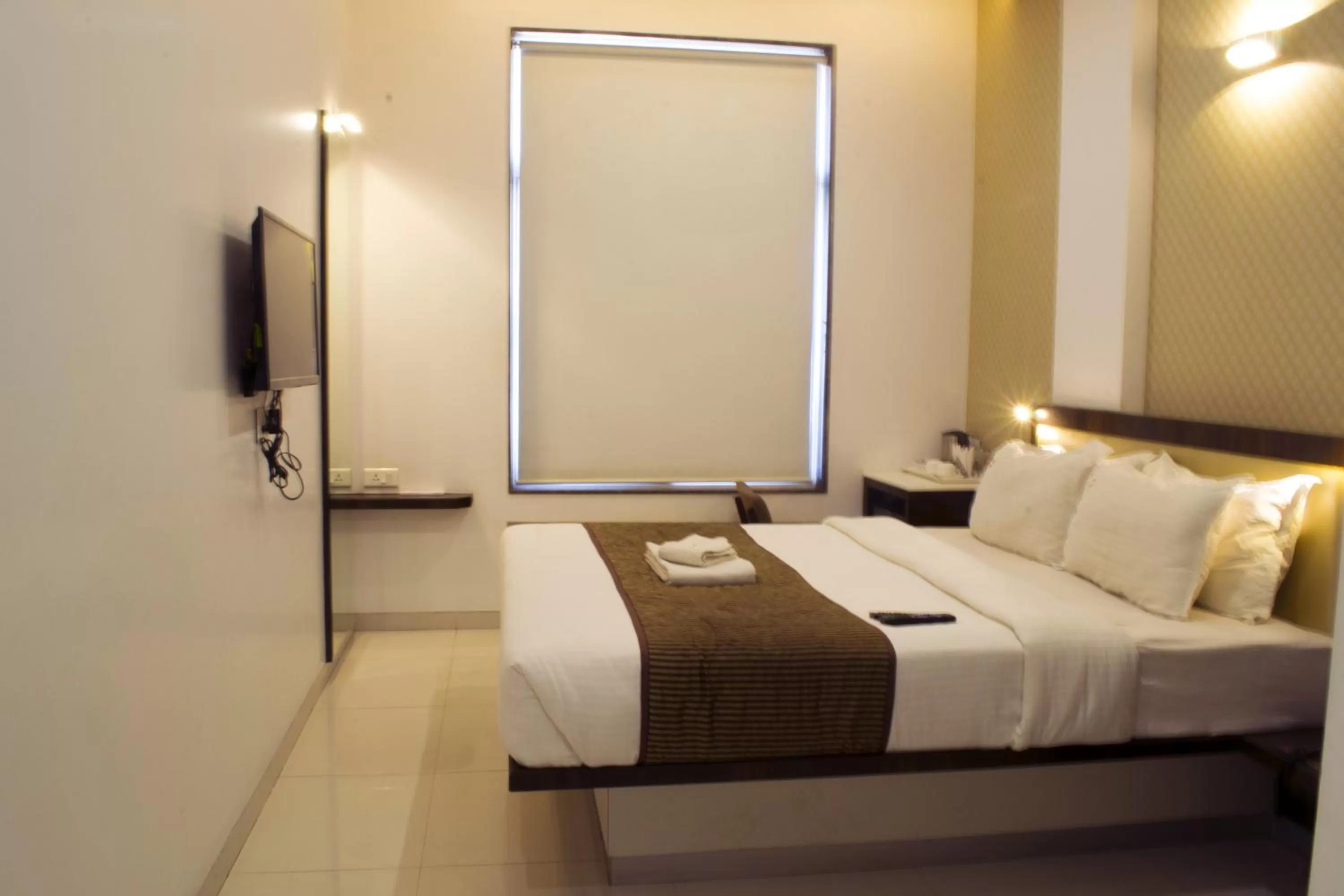 Bedroom, Bed in Hotel SRI SRI EXECUTIVE KOLHAPUR NEAR MAHALAXMI TEMPLE