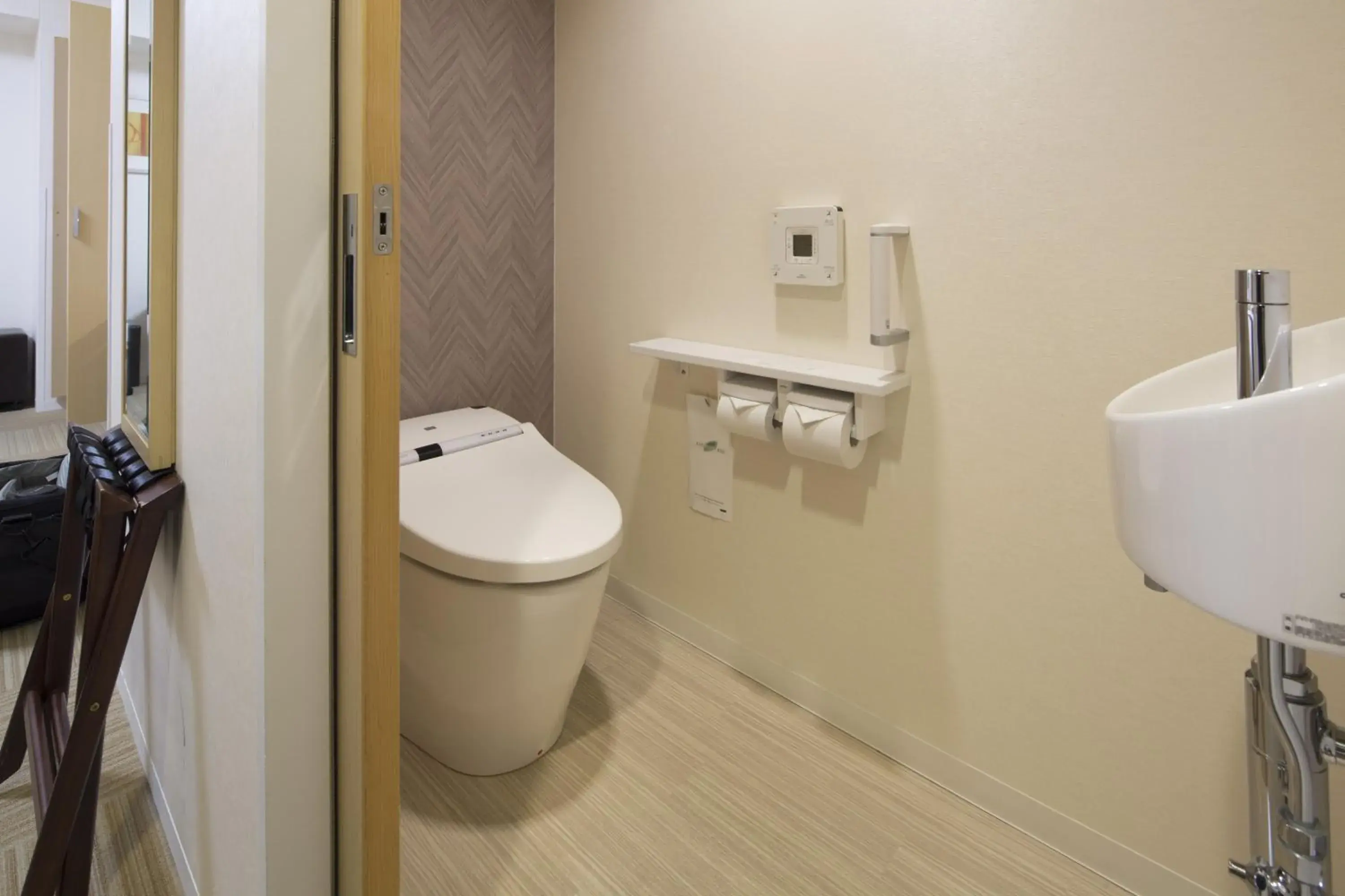 Photo of the whole room, Bathroom in Shizutetsu Hotel Prezio Shizuoka Ekinan