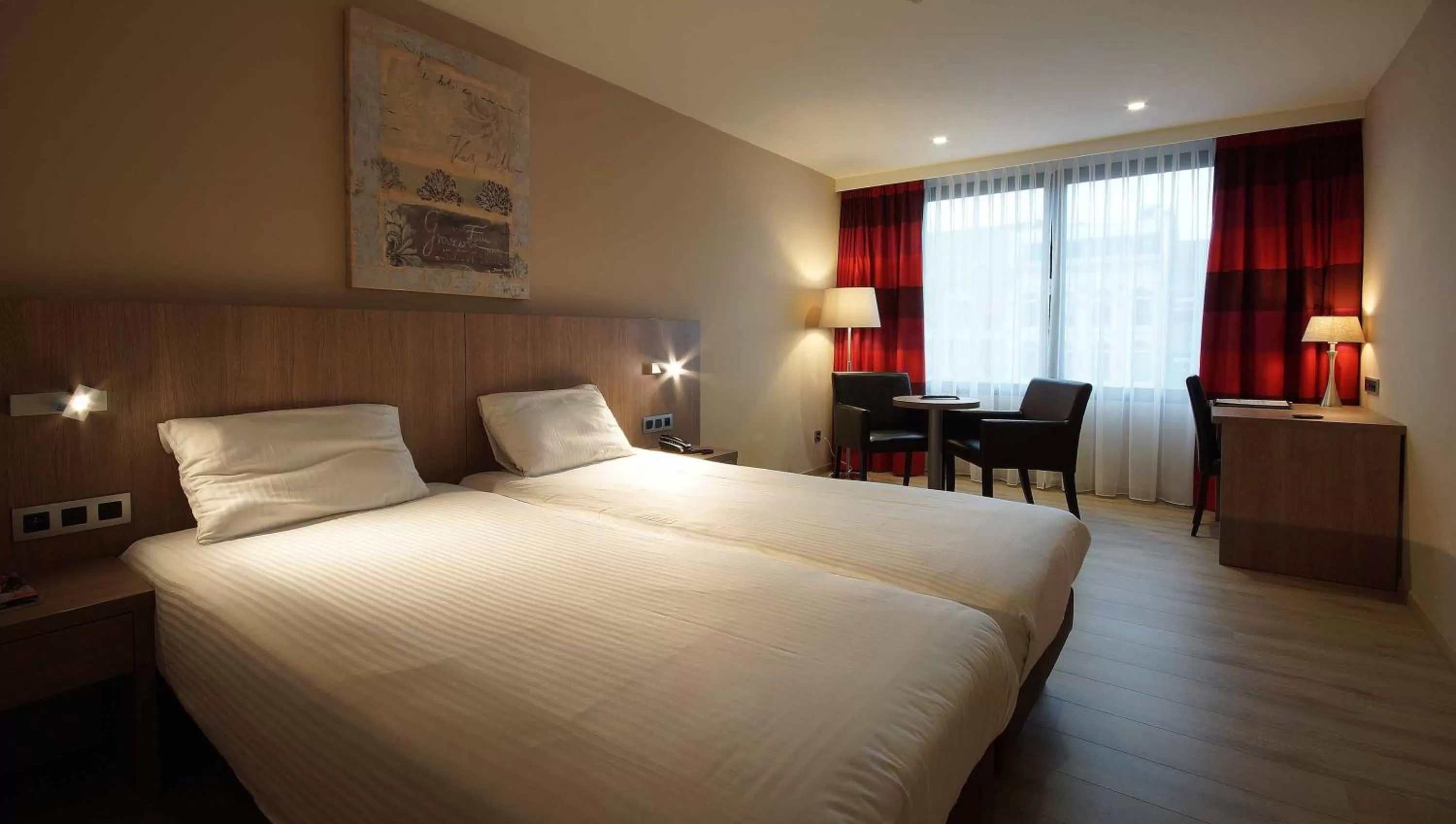 Bed in De Keyser Hotel