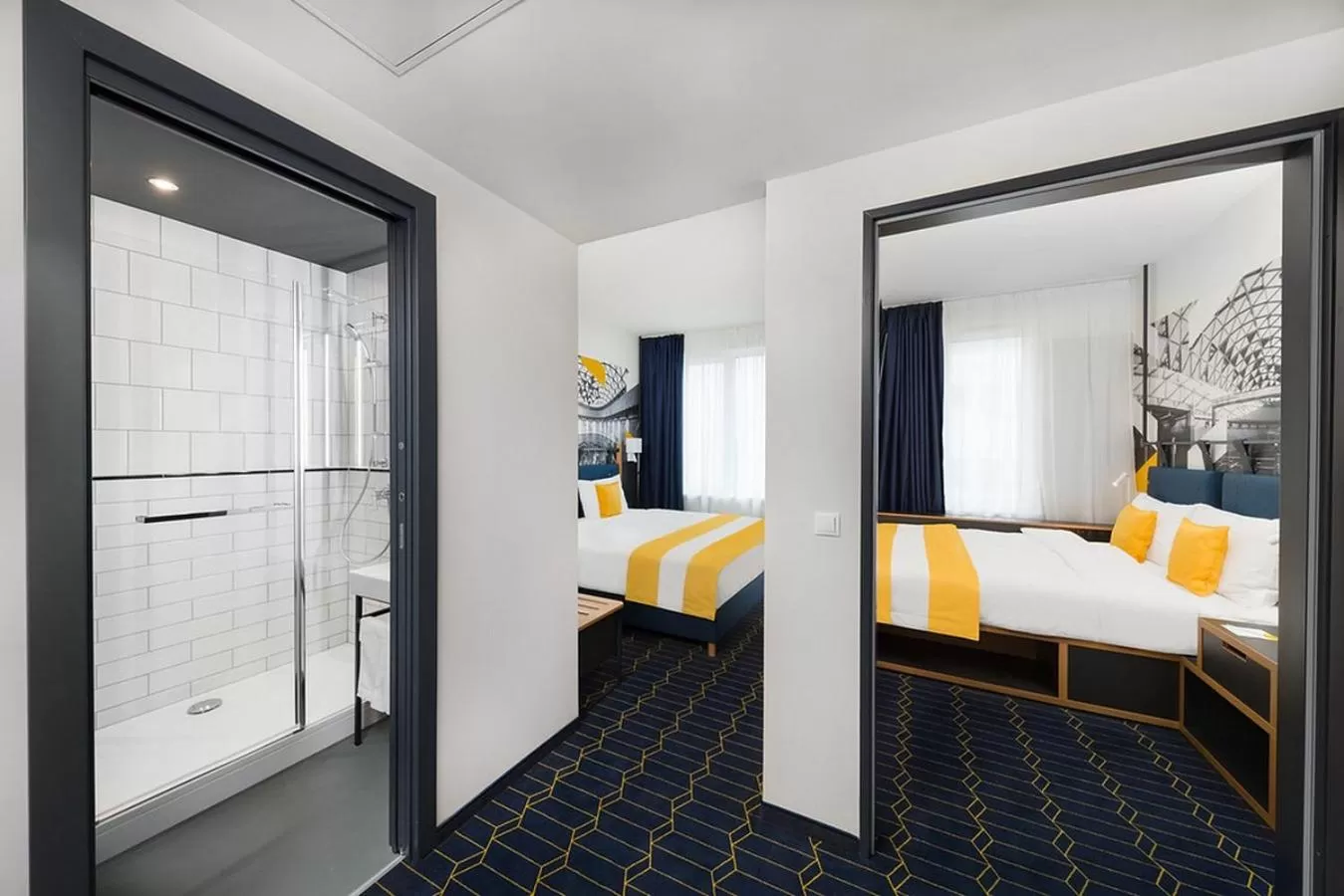 Bathroom, Bed in D8 Hotel