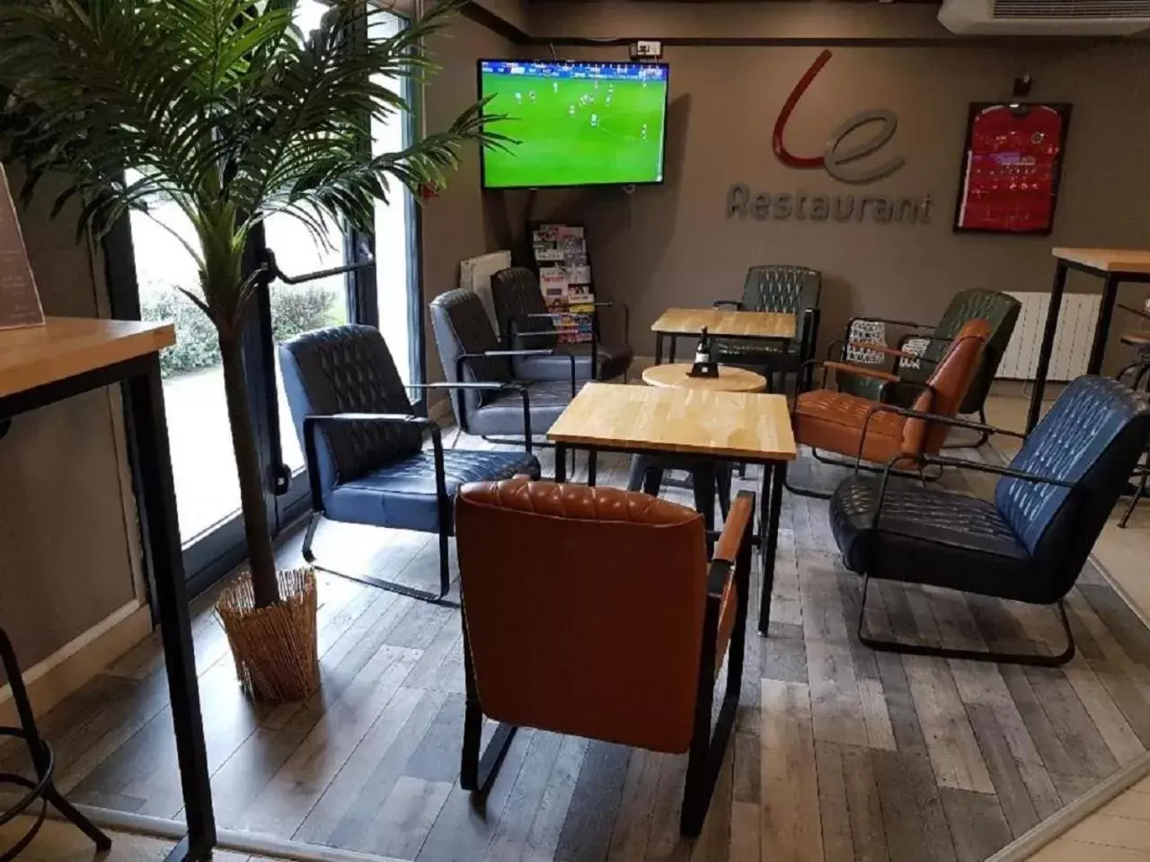 Lounge or bar in Campanile Béthune - Fouquières-Les-Béthune