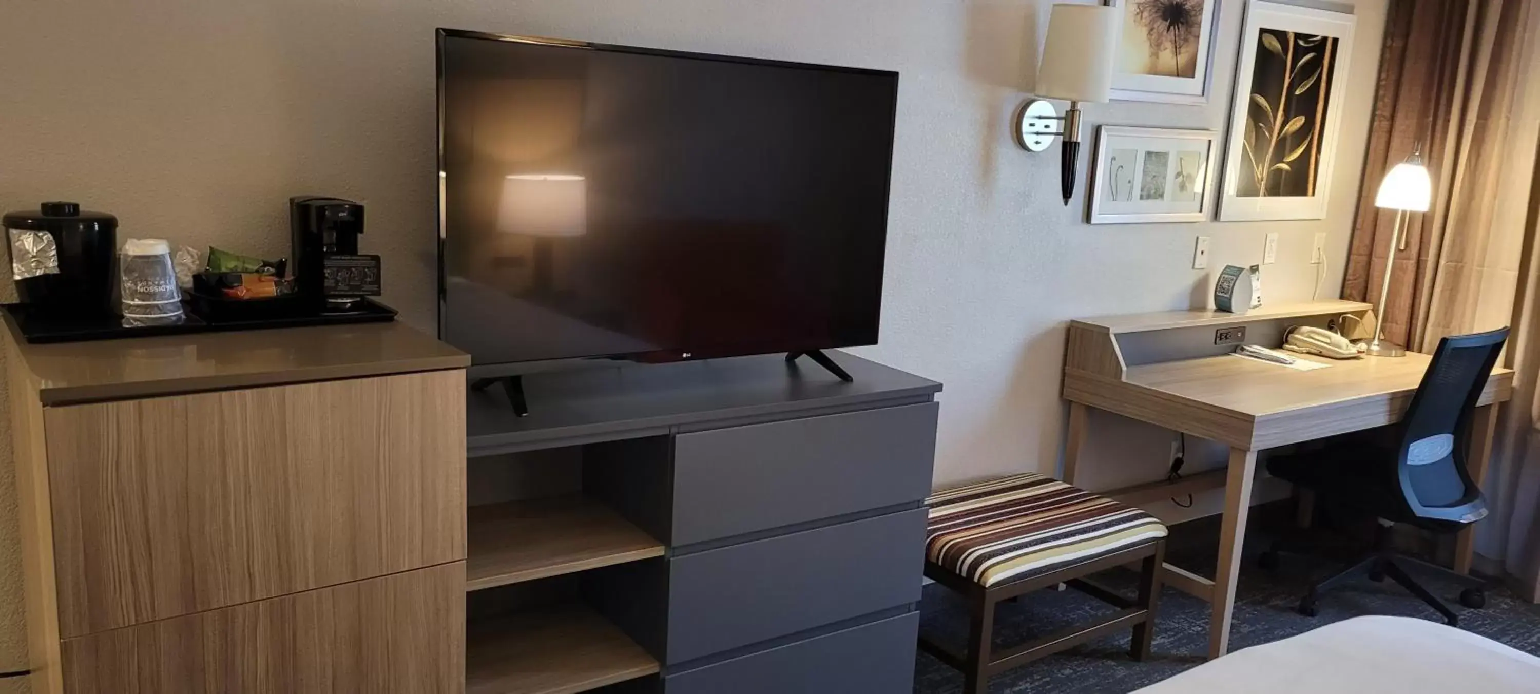 Standard Room with Two Double Beds - Non-Smoking in Country Inn & Suites by Radisson, Canton, GA Standard Room with Two Double Beds - Non-Smoking in Country Inn & Suites by Radisson, Canton, GA