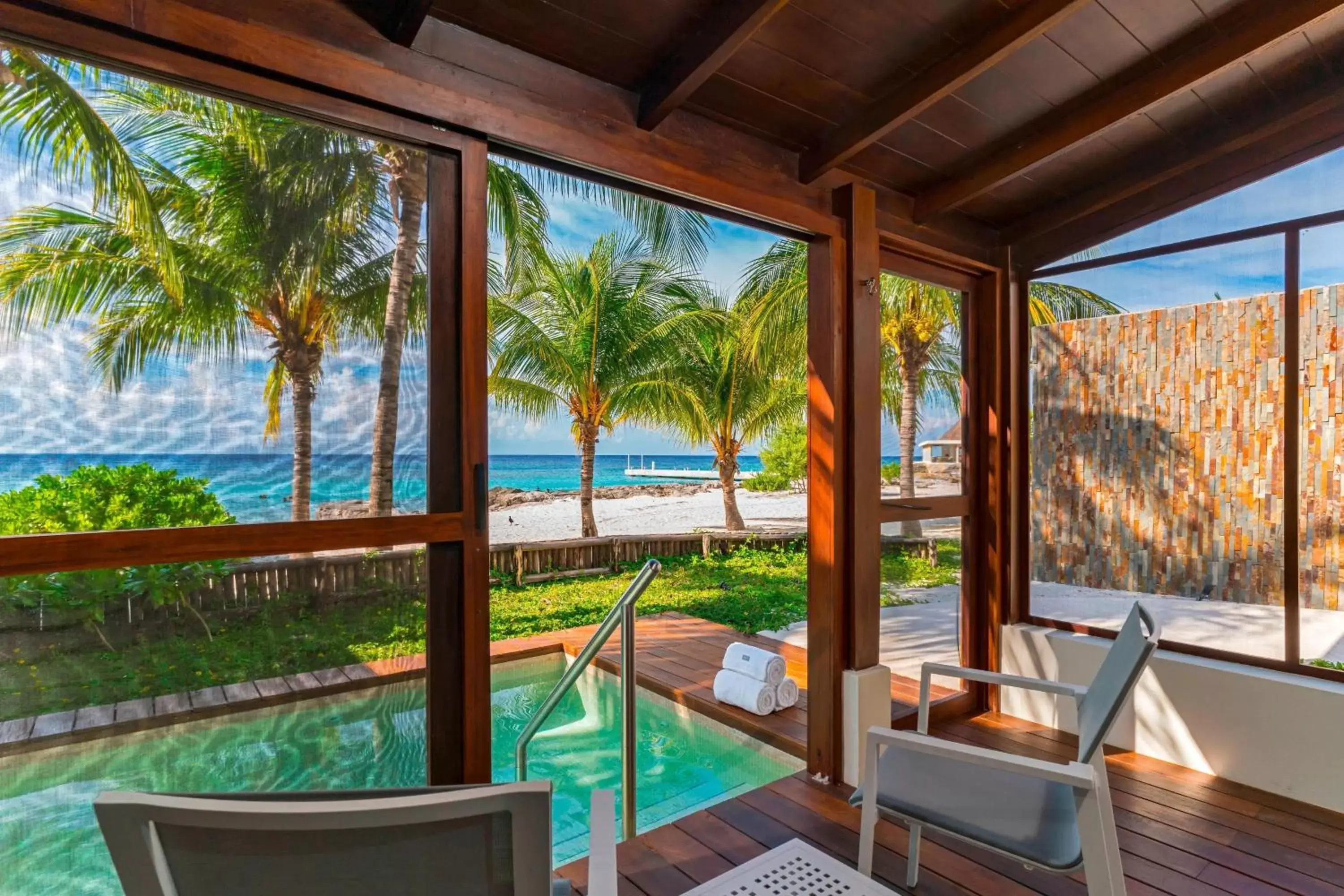 Photo of the whole room, Pool View in The Westin Cozumel