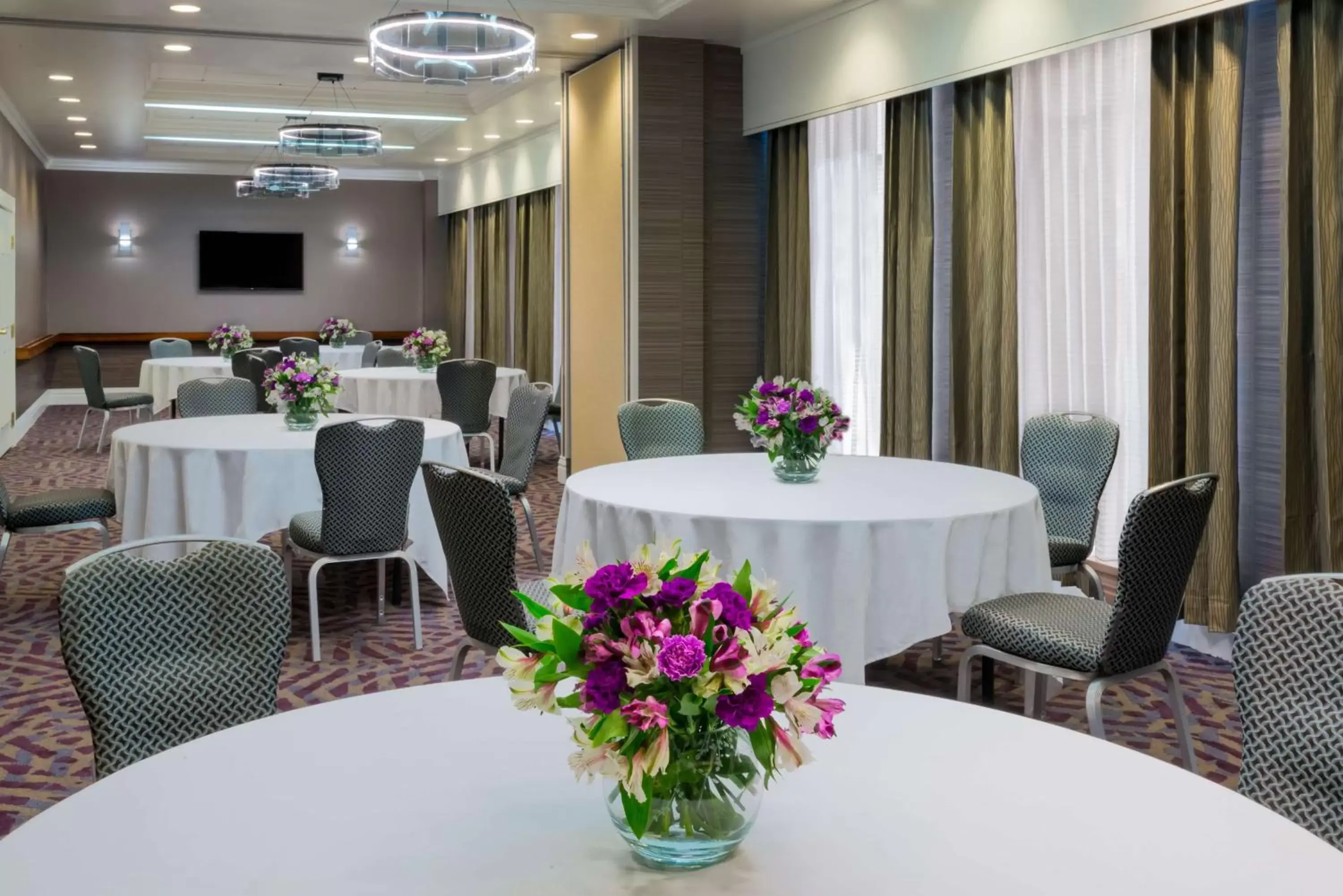 Meeting/conference room, Restaurant/Places to Eat in Hampton Inn & Suites Buffalo/Downtown