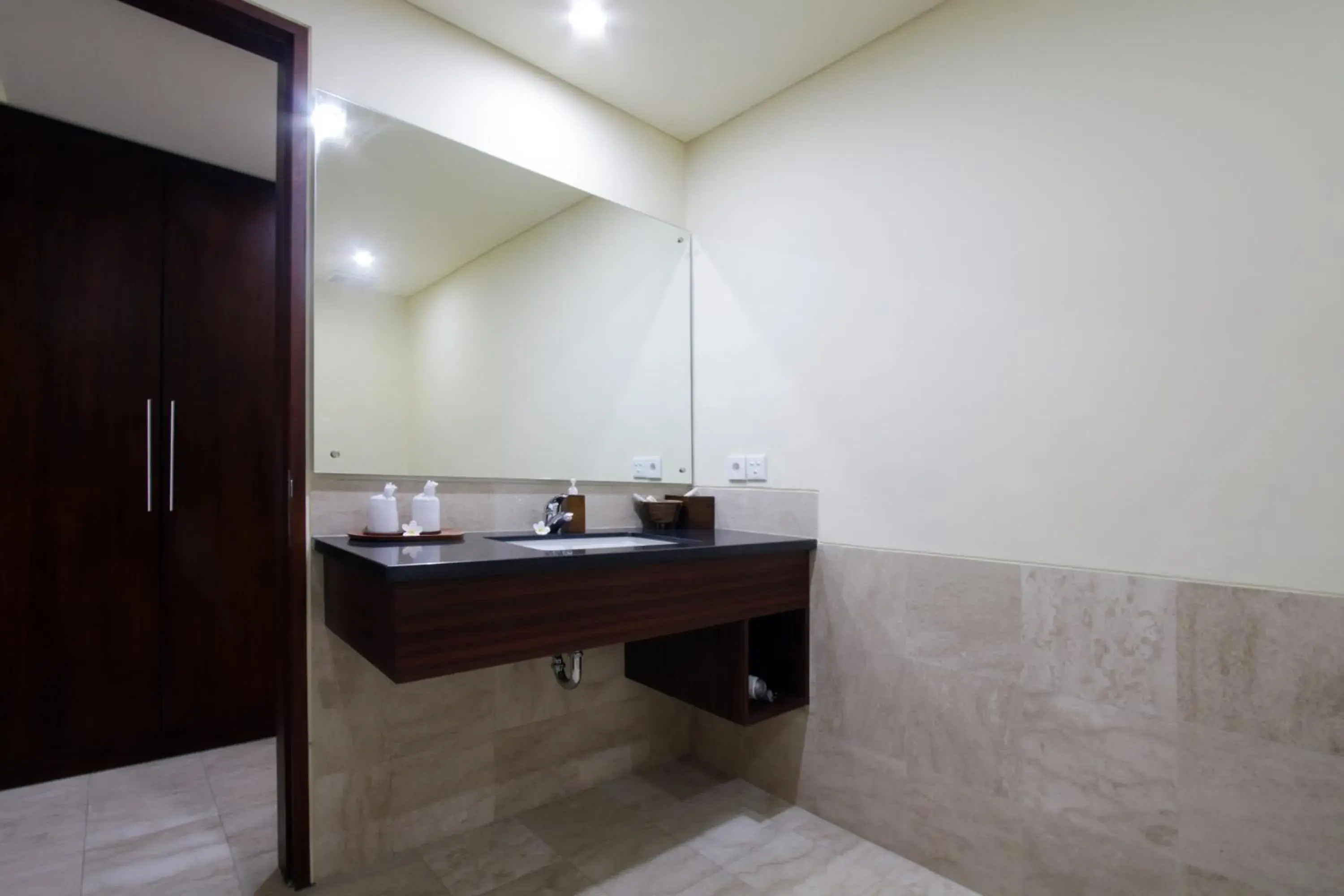 Bathroom in Byasa Ubud Hotel