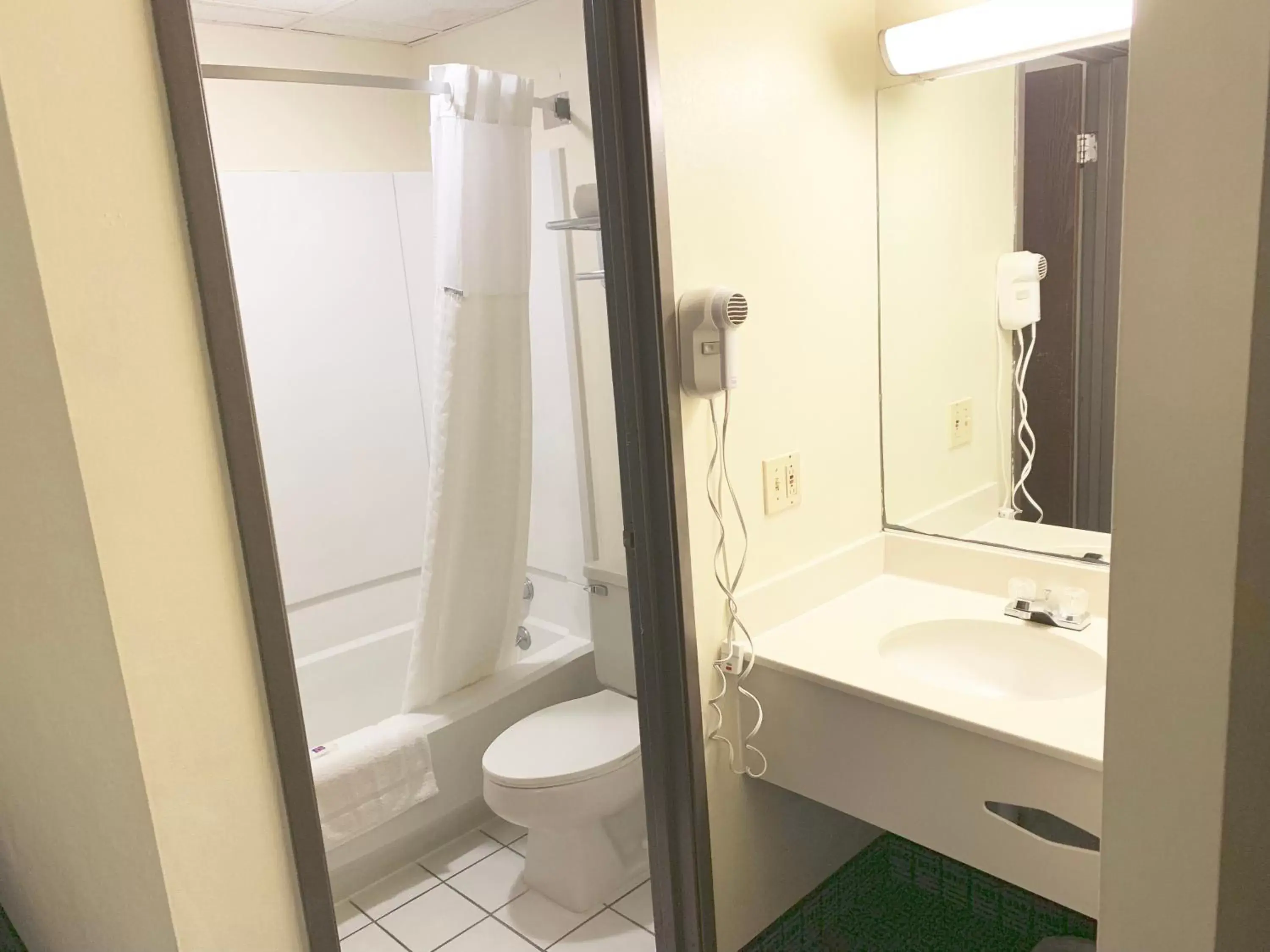 Shower, Bathroom in Motel 6 McGraw, NY - Cortland