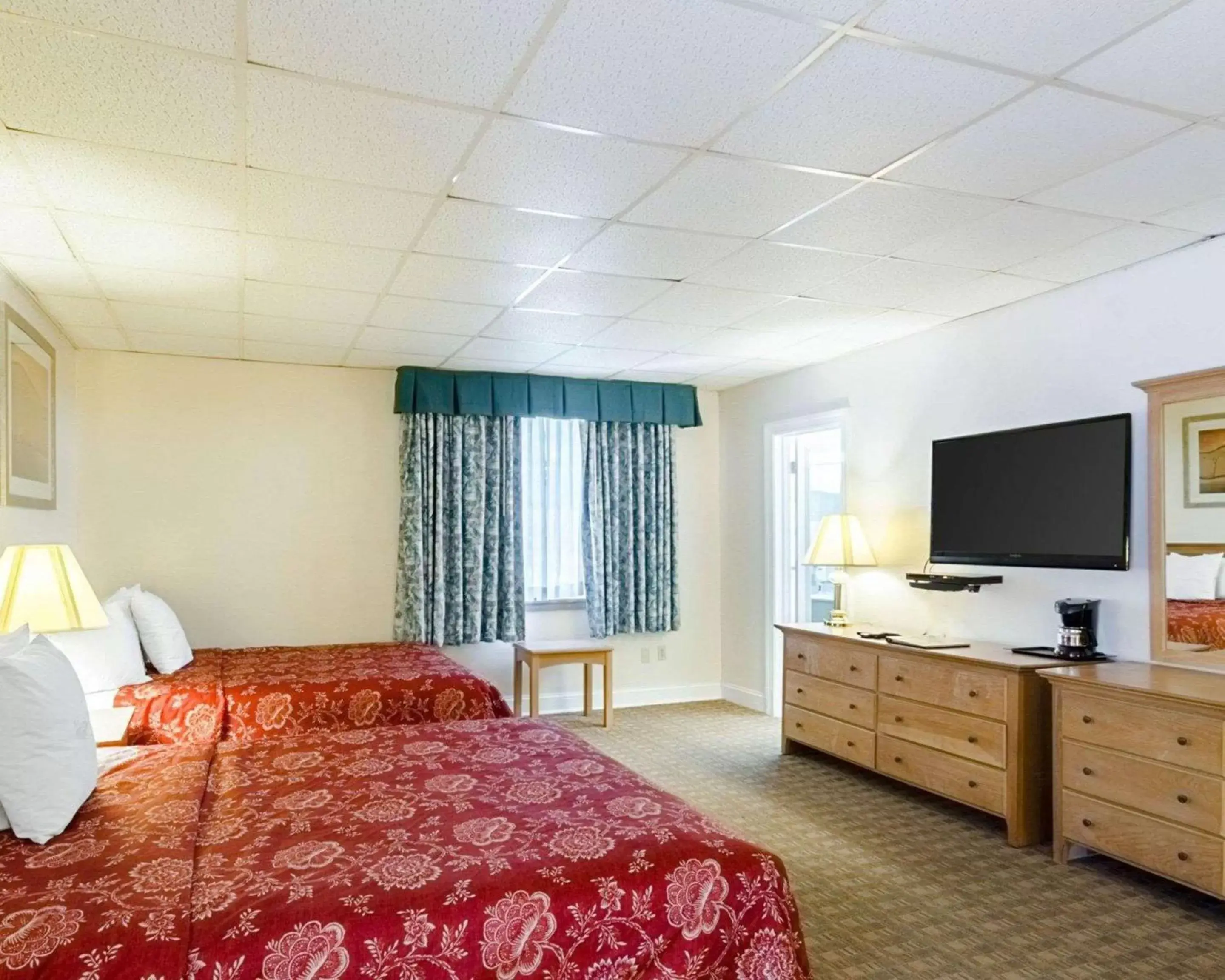 Photo of the whole room, Bed in Rodeway Inn Historic