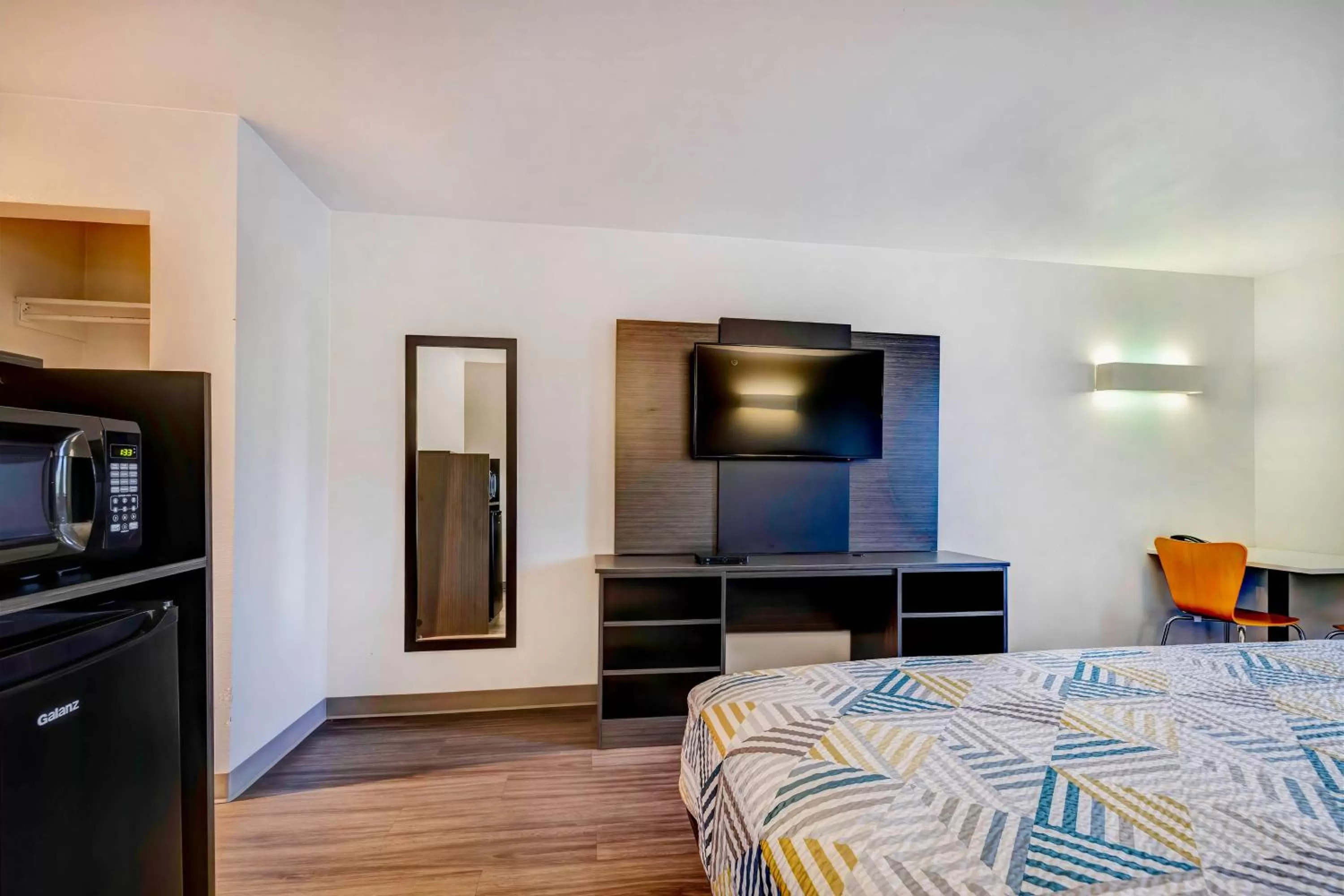 Bedroom, Bed in Motel 6-Mesquite, TX - Balch Springs